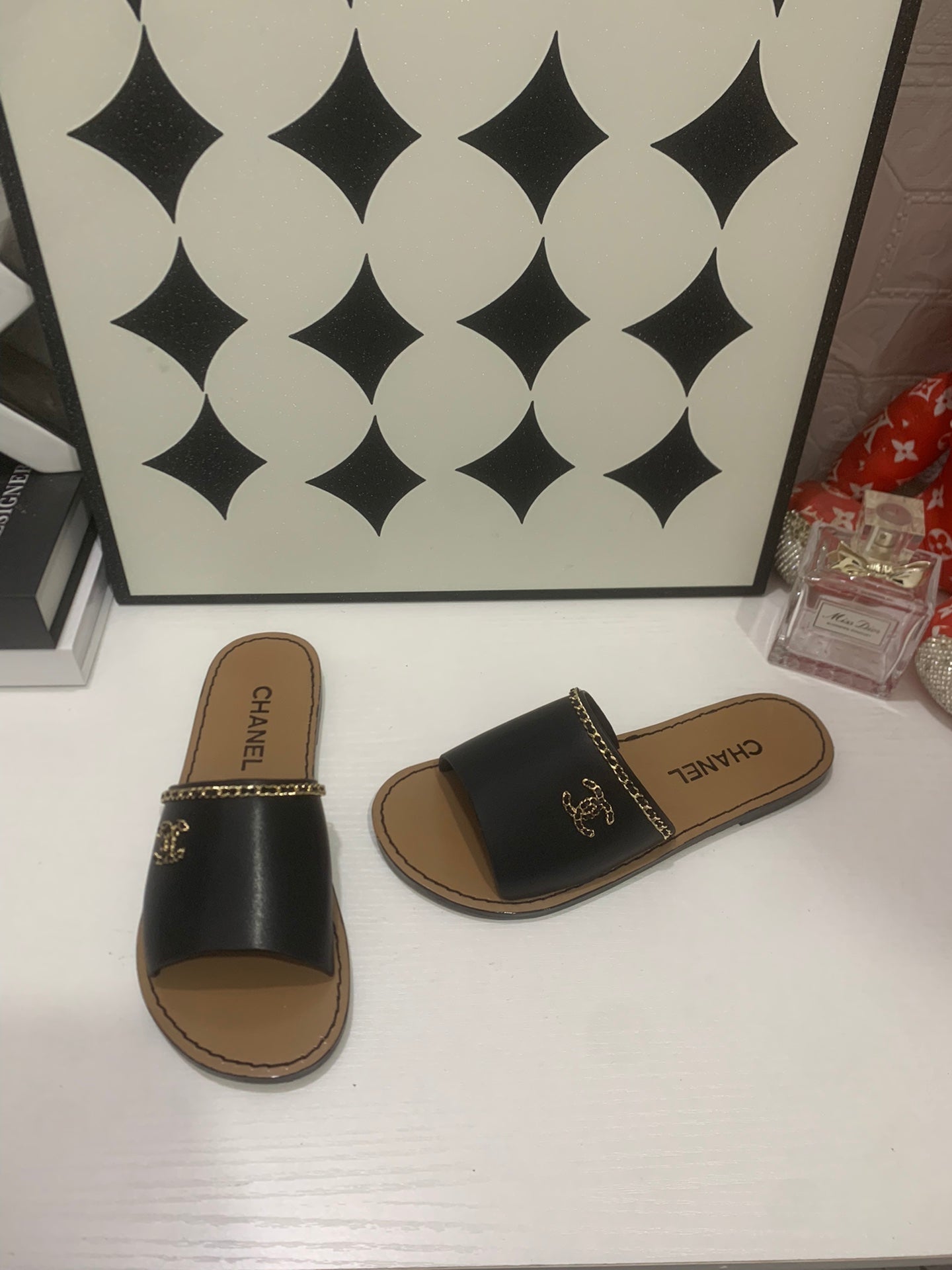 CC 2026 Slippers Black Brown Cowhide 668089