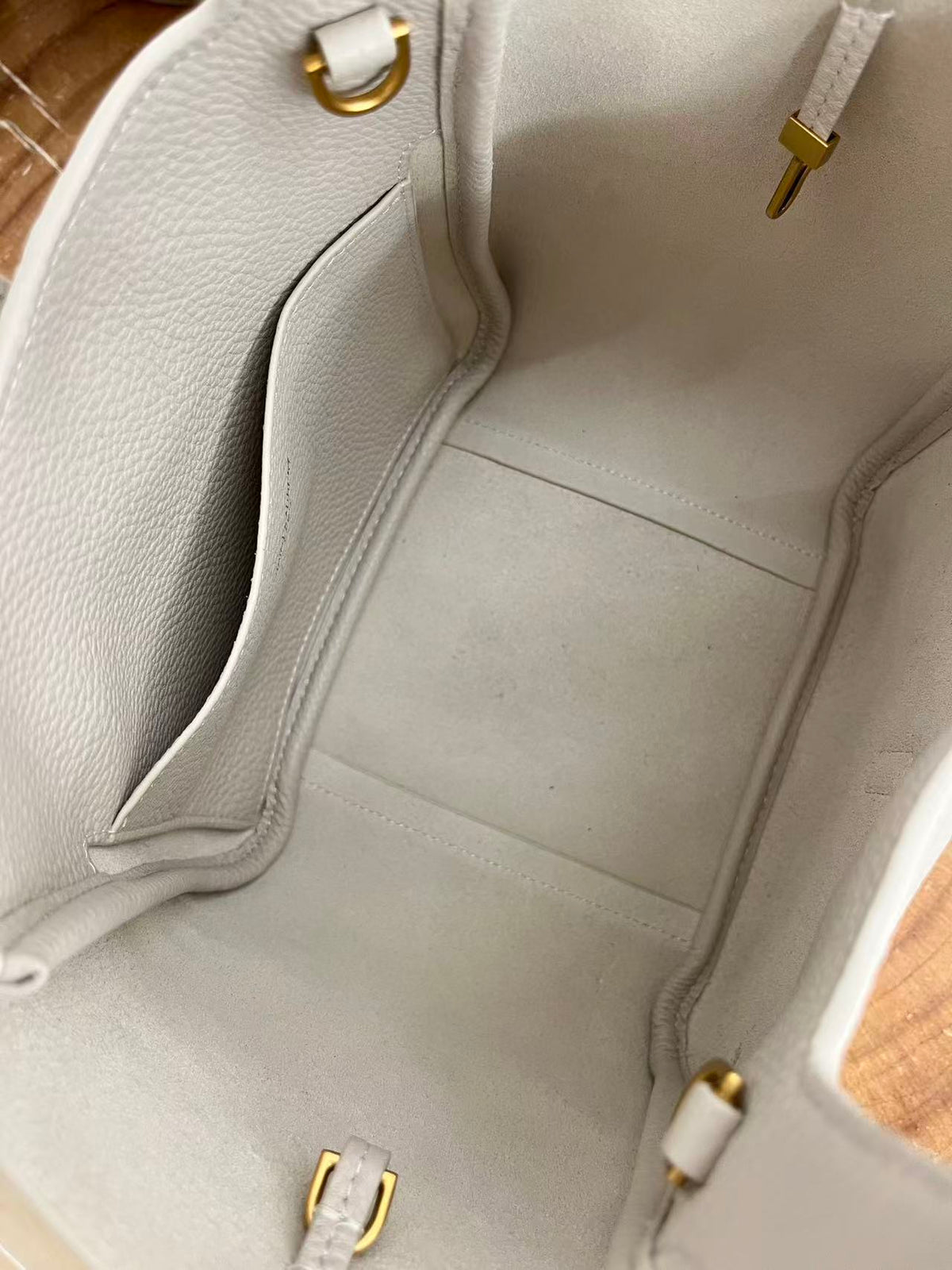 YSL Le 5 À 7 Baby Bea Cream Grained Leather