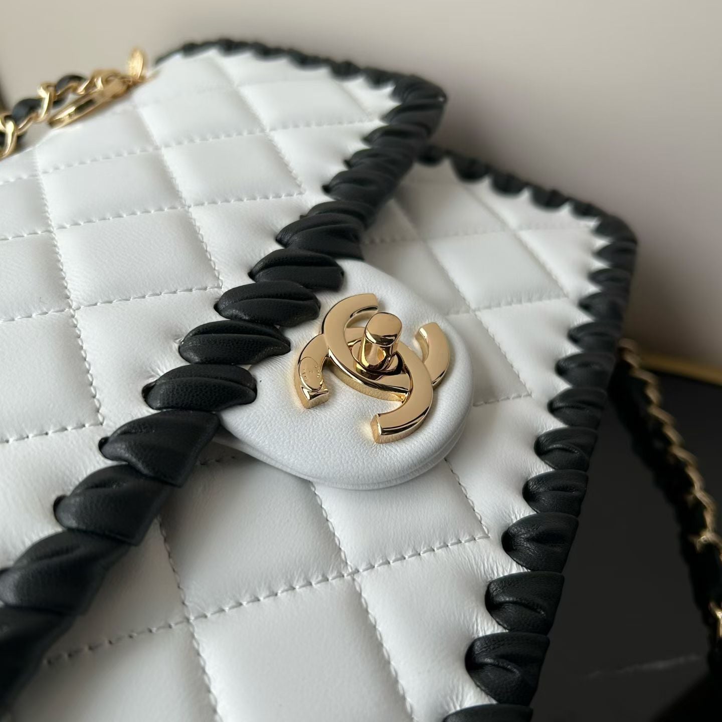 Chanel 2026 Flap 22cm Bag Lambskin 363907