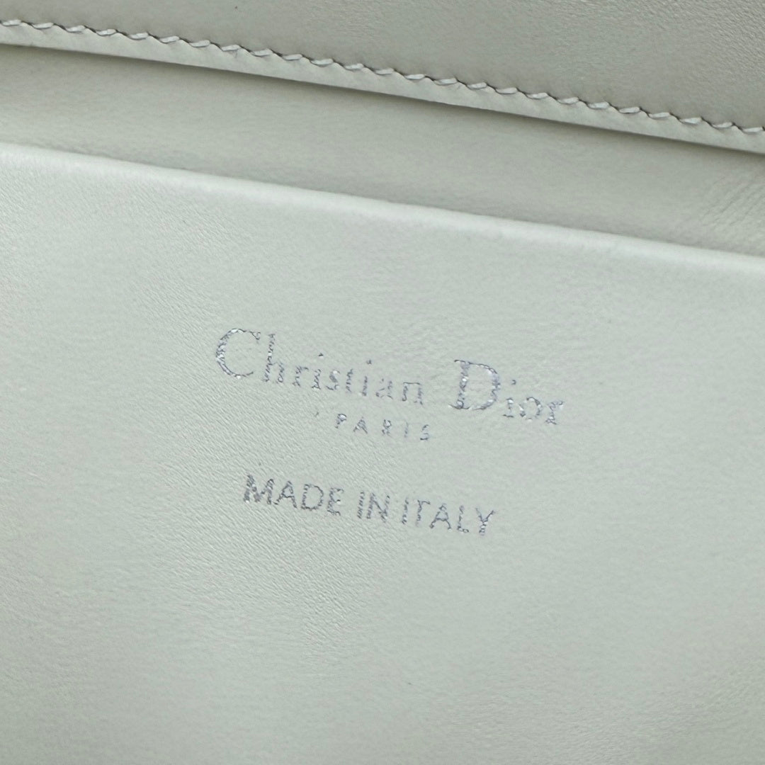 Dior 2026 Toujours Vertical Handbag 18.5cm Off-White And Soft Pink Calfskin