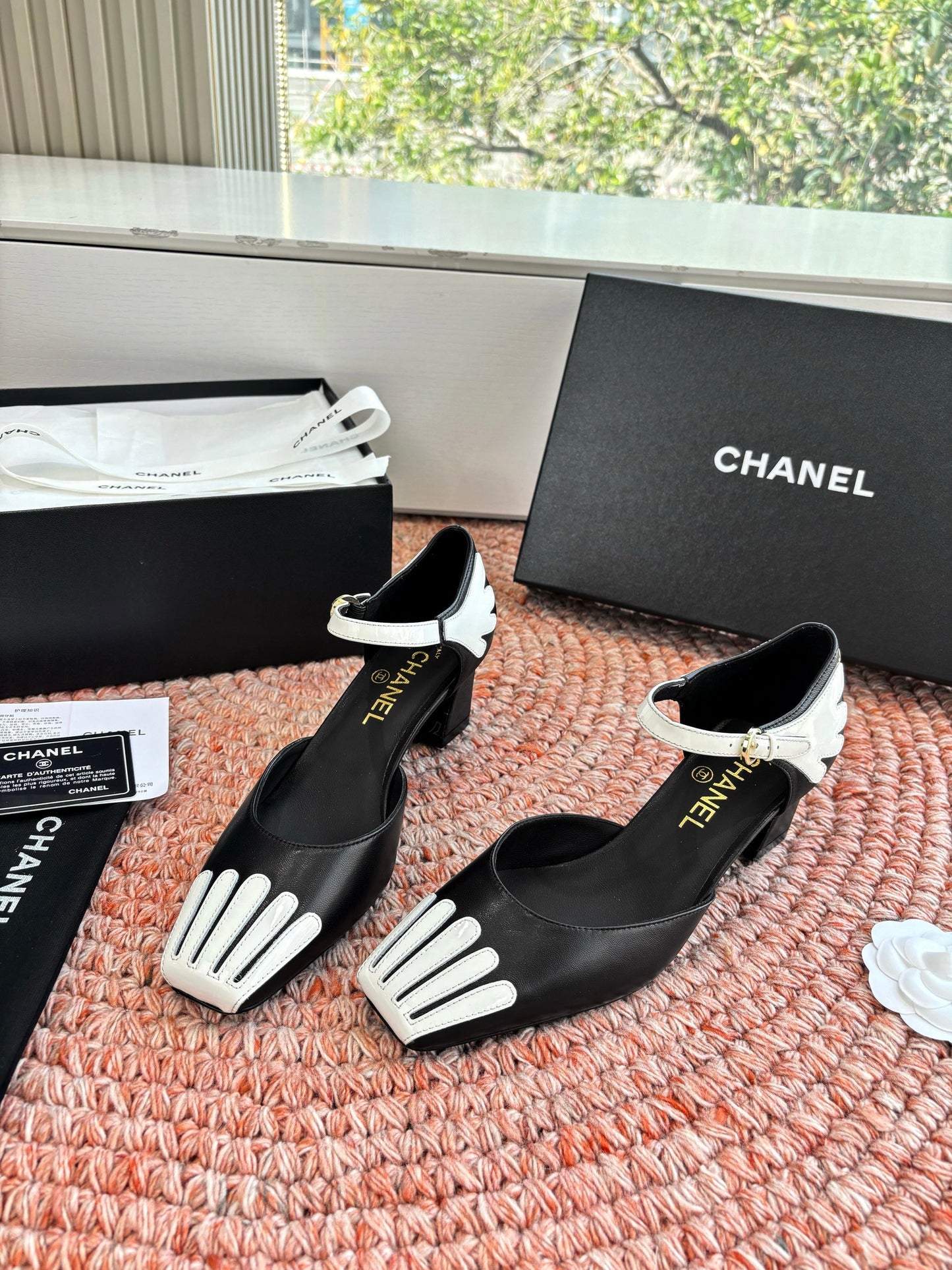 CC 26s Mary Jane Sandals Black White Sheepskin 648193