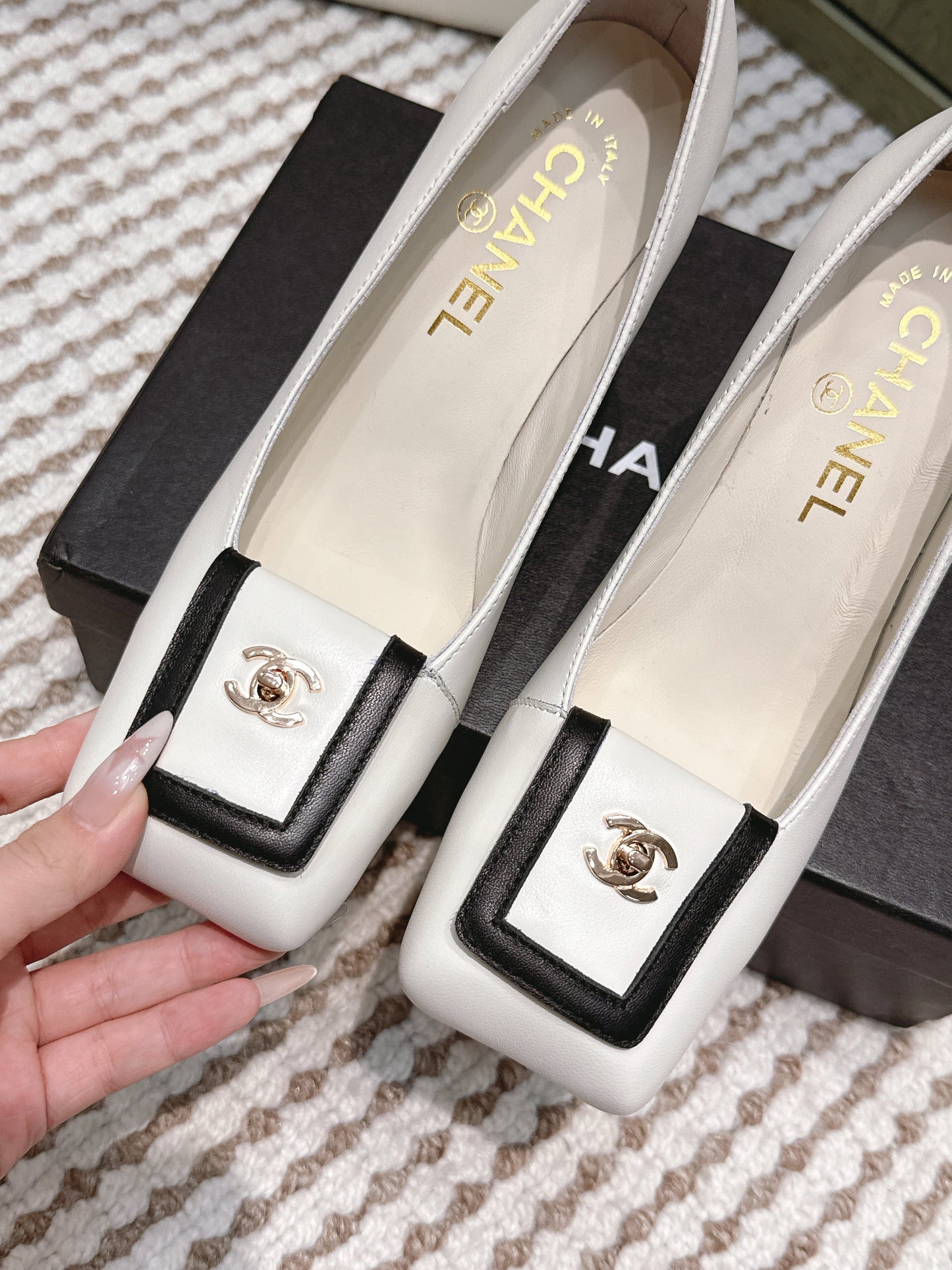Chanel 2026 Pump Ivory And Black Lambskin 653538