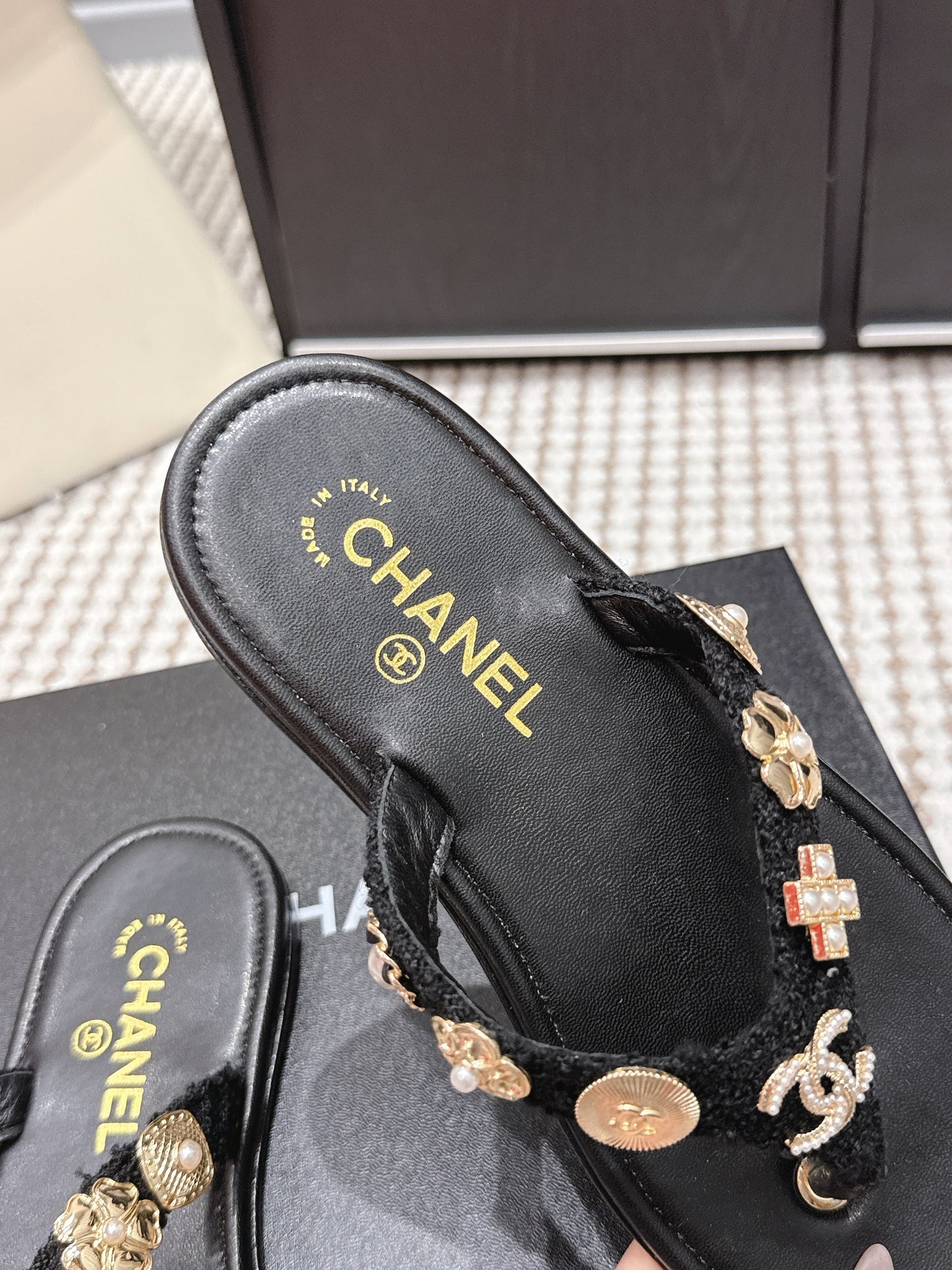 CC 26s Thong Sandals Sheepskin Gold Charm 632369