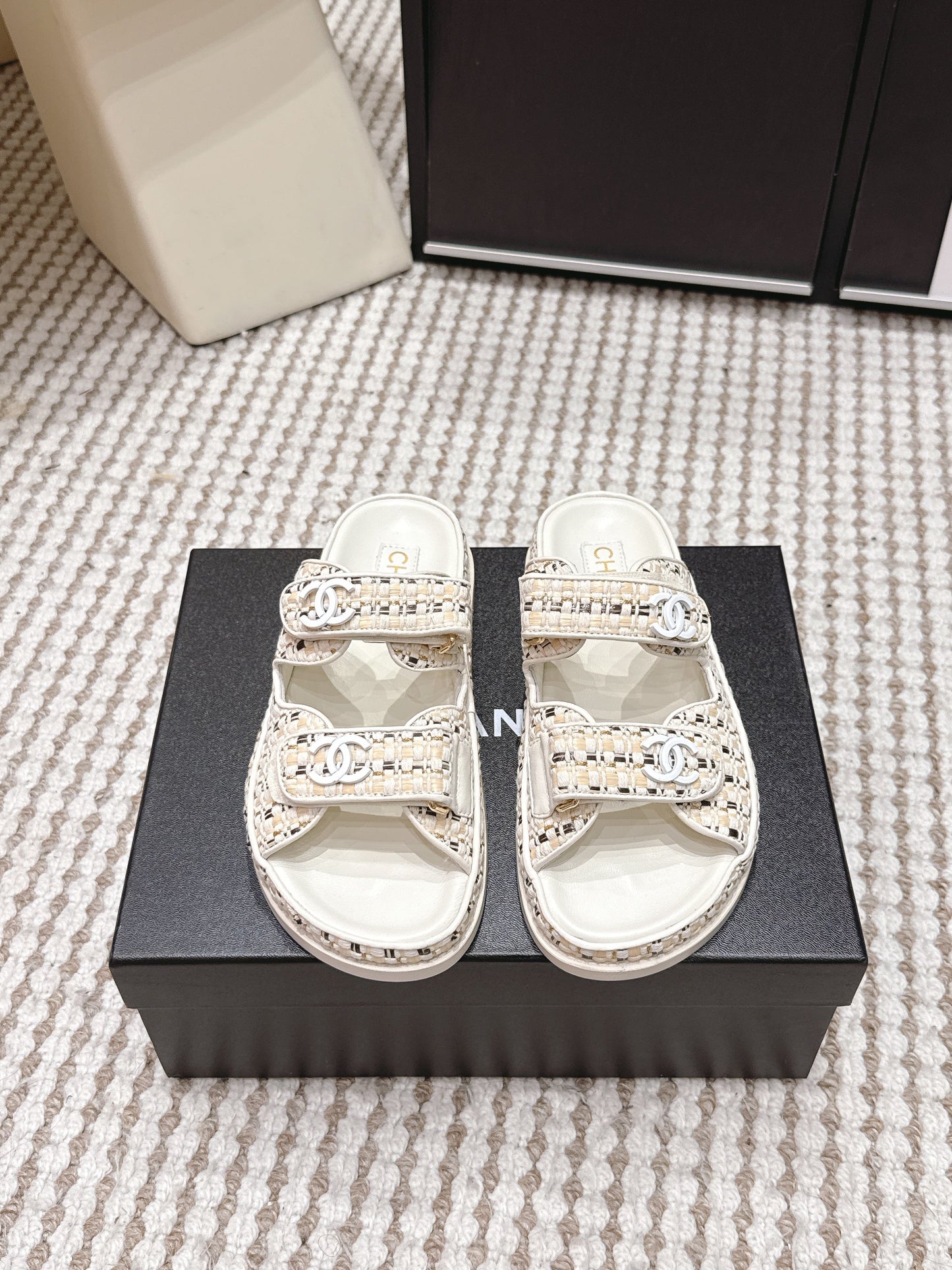 CC 26s Sandals Beige Leather Raffia 632397