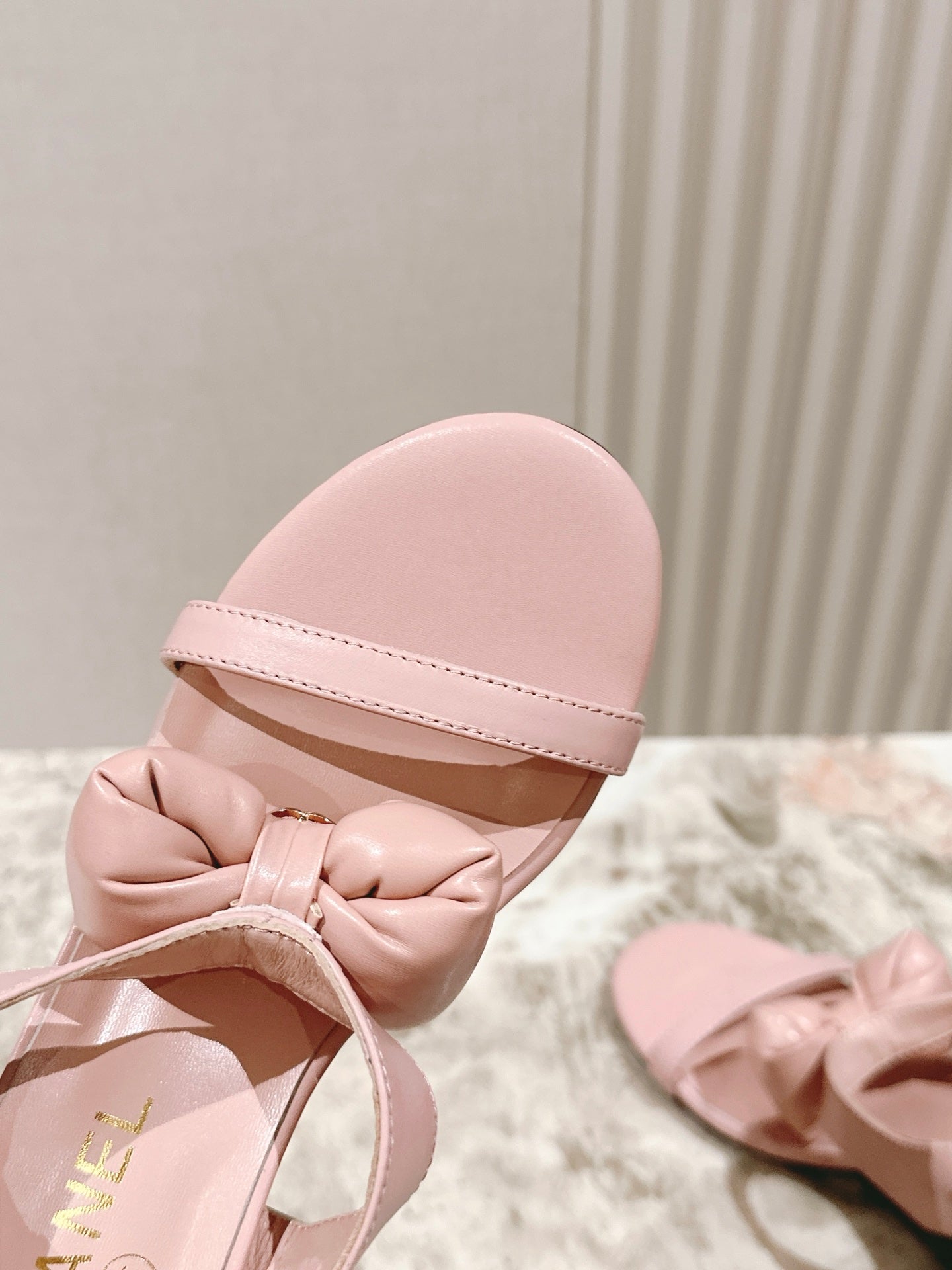 CC 26s Bow Sandals 55 Pink Cowhide 658466