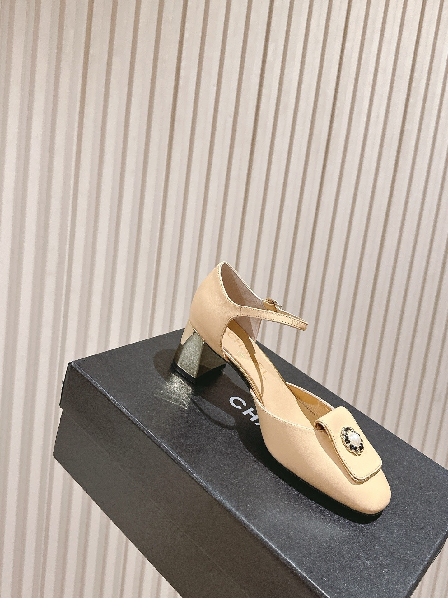 CC 26s Mary Jane Sandals 65 Beige Sheepskin 658473