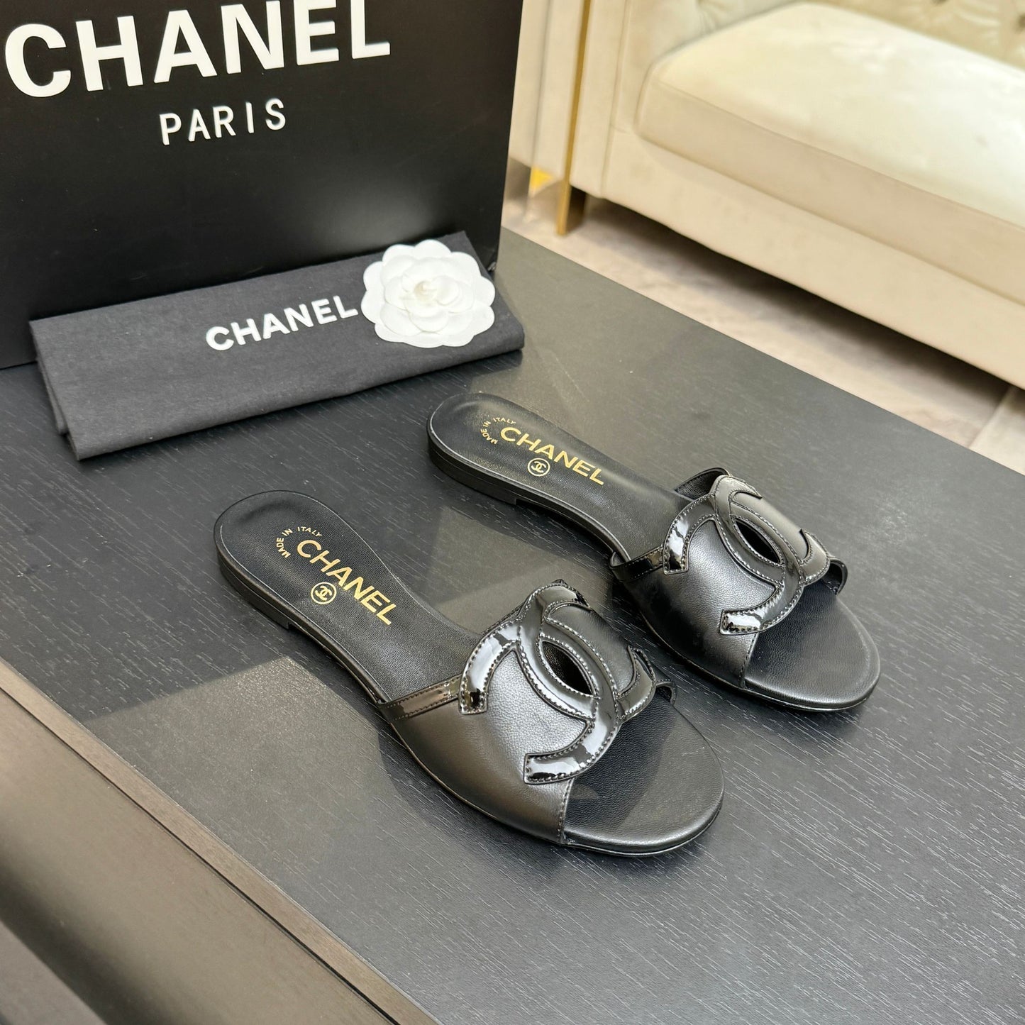 CC 2026 Flat Slippers Black Sheepskin Double C 700456