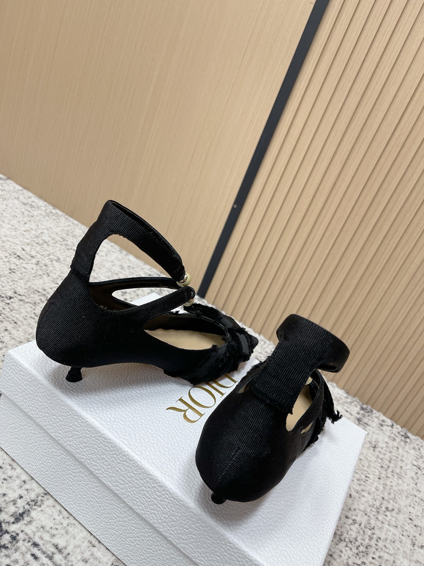 CD 26s Pump 40 Black Beige Canvas Pearl Hardware 643492