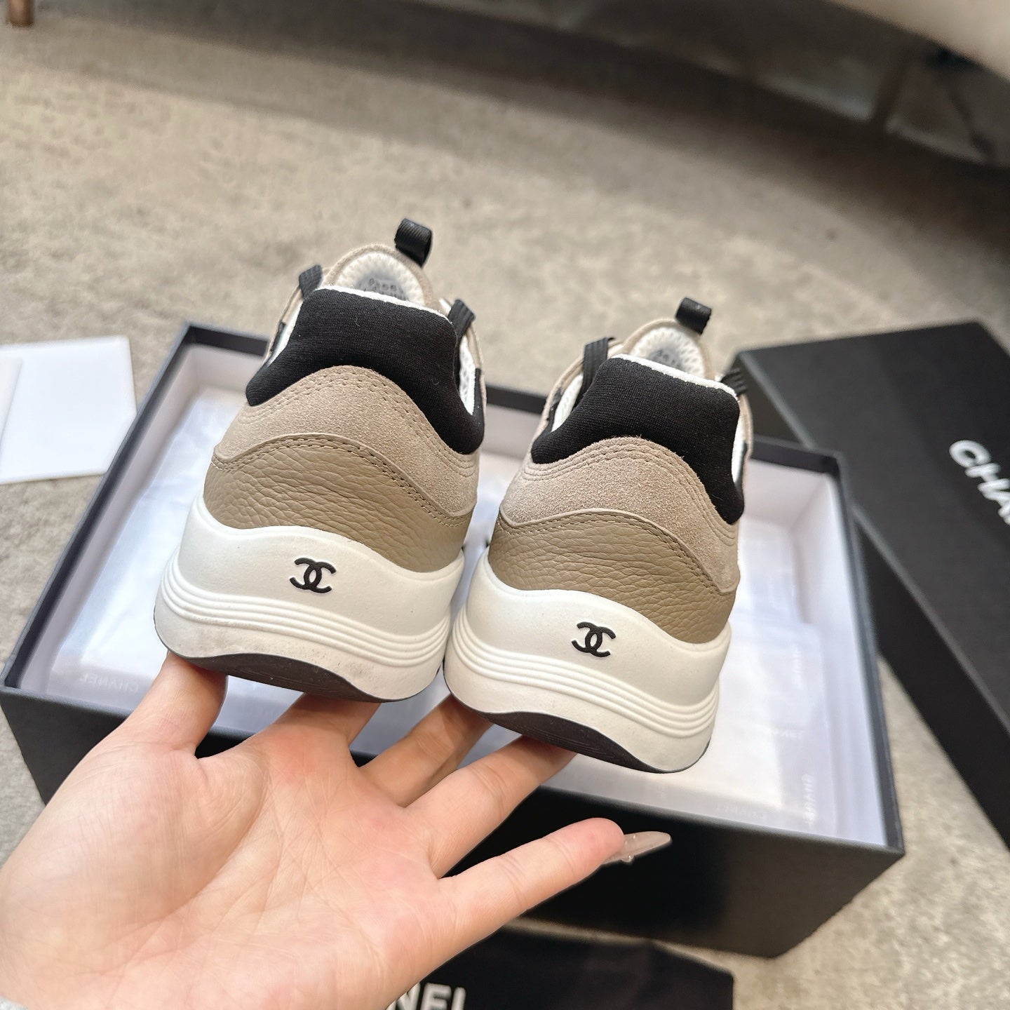 CC 26s Sneaker Beige Suede 647432