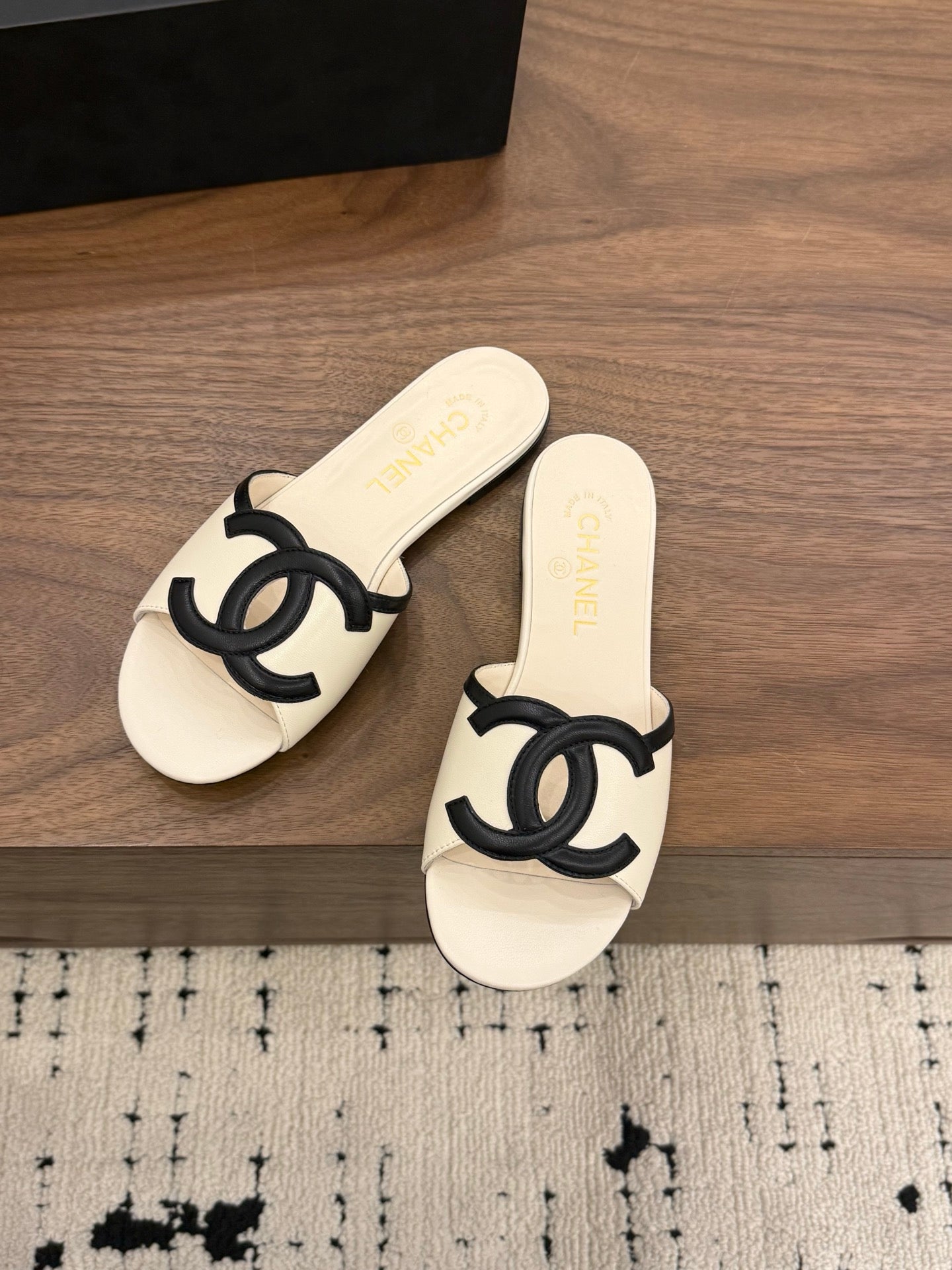 Chanel 2026 Mule Sandal White Black Cowhide