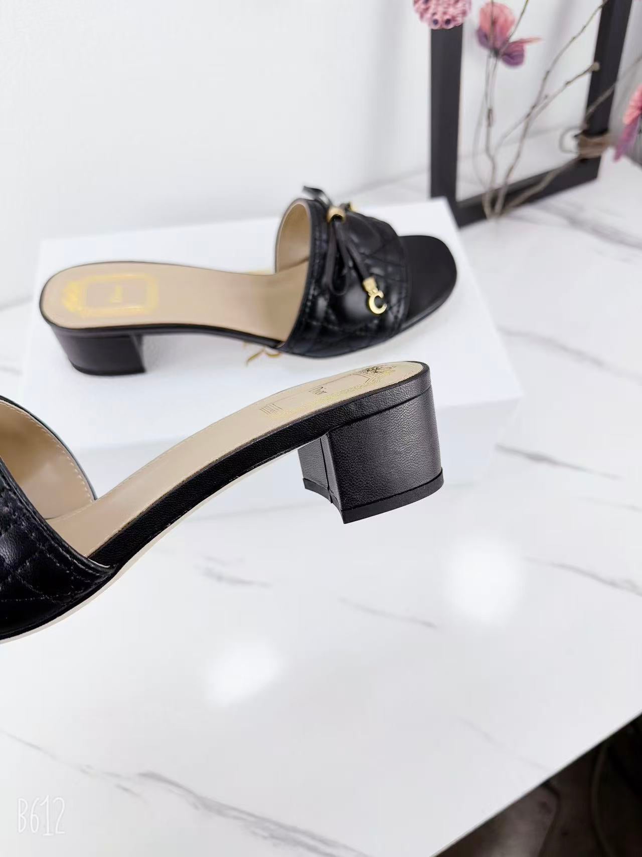 CD 26s Slippers Cowhide