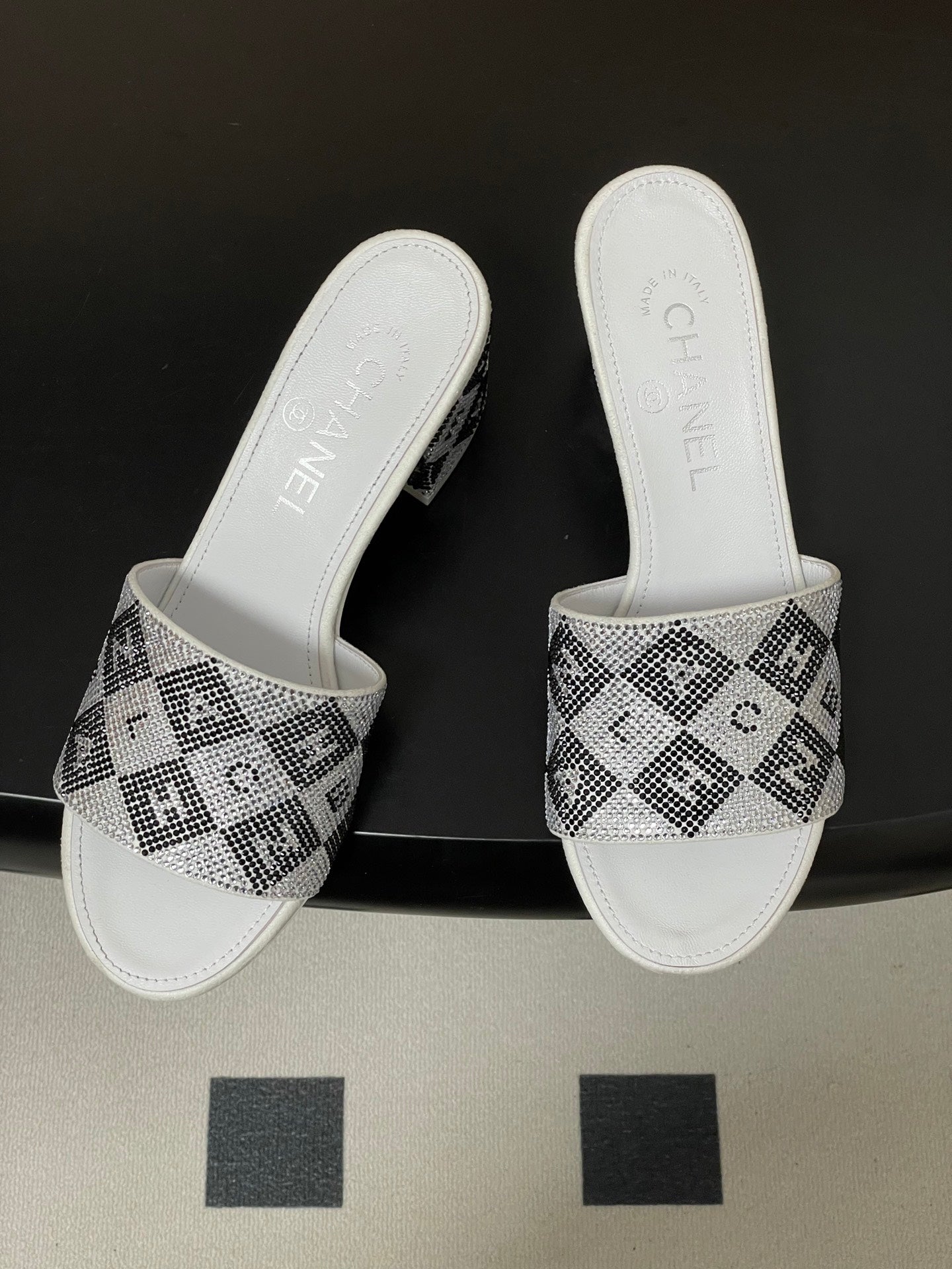 CC 26s Sandals 70 White Gray Sheepskin Rhinestones 649518