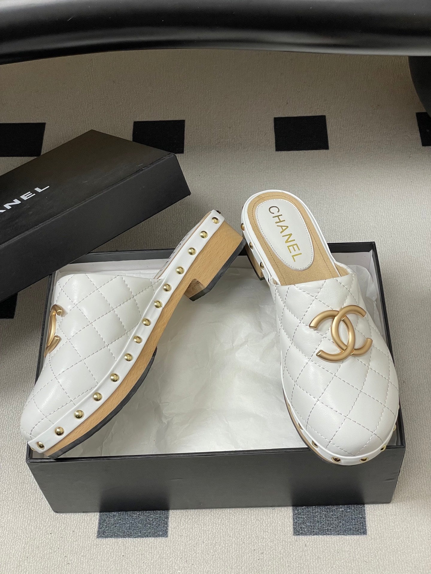 CC 26s Flat Mule White Beige Cowhide 649403