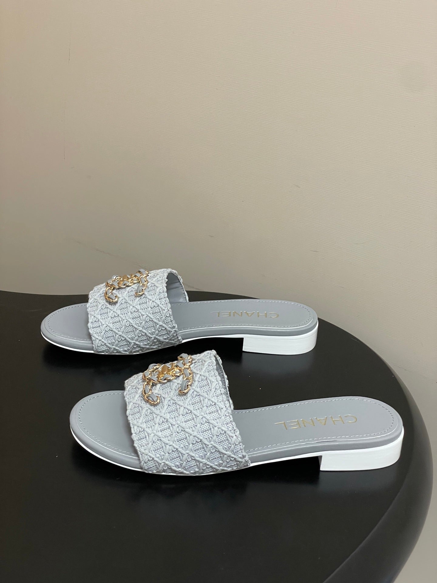 CC 26s Flat Slippers Gray Fabric Sheepskin 649489