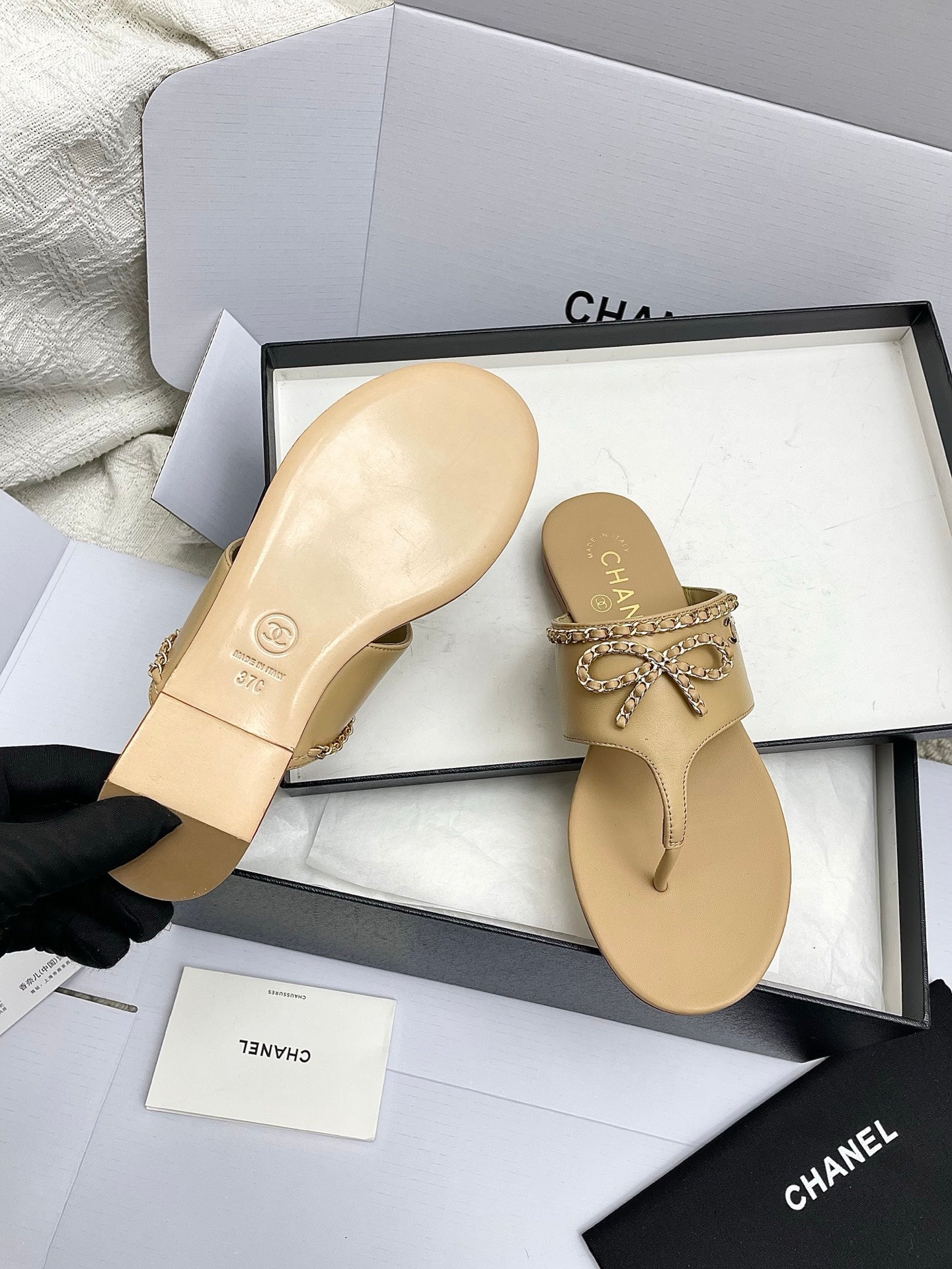 CC 26s Thong Sandals Beige Sheepskin 645321