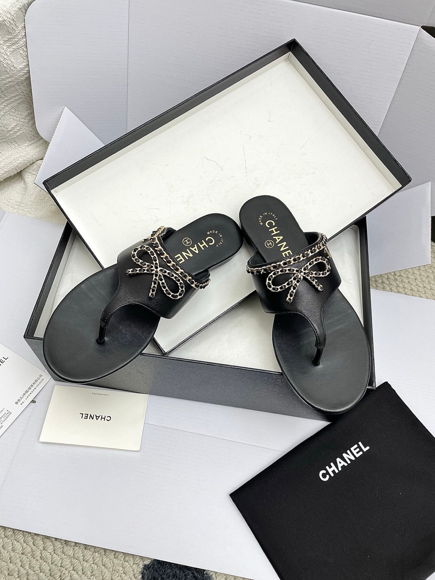 CC 26s Thong Sandals Black Sheepskin 645322