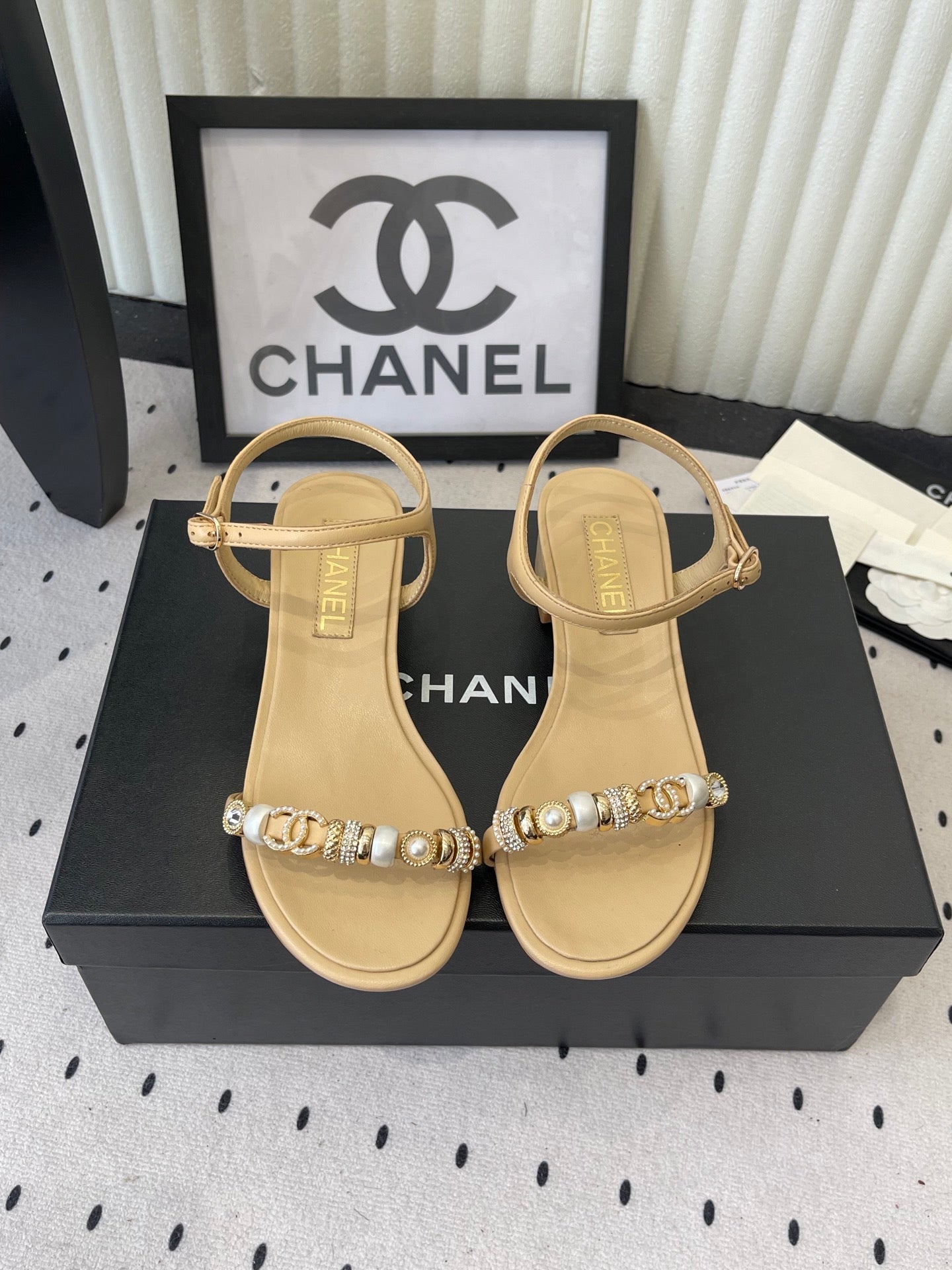 CC 26s Sandals 35 Beige Sheepskin Pearls 650099