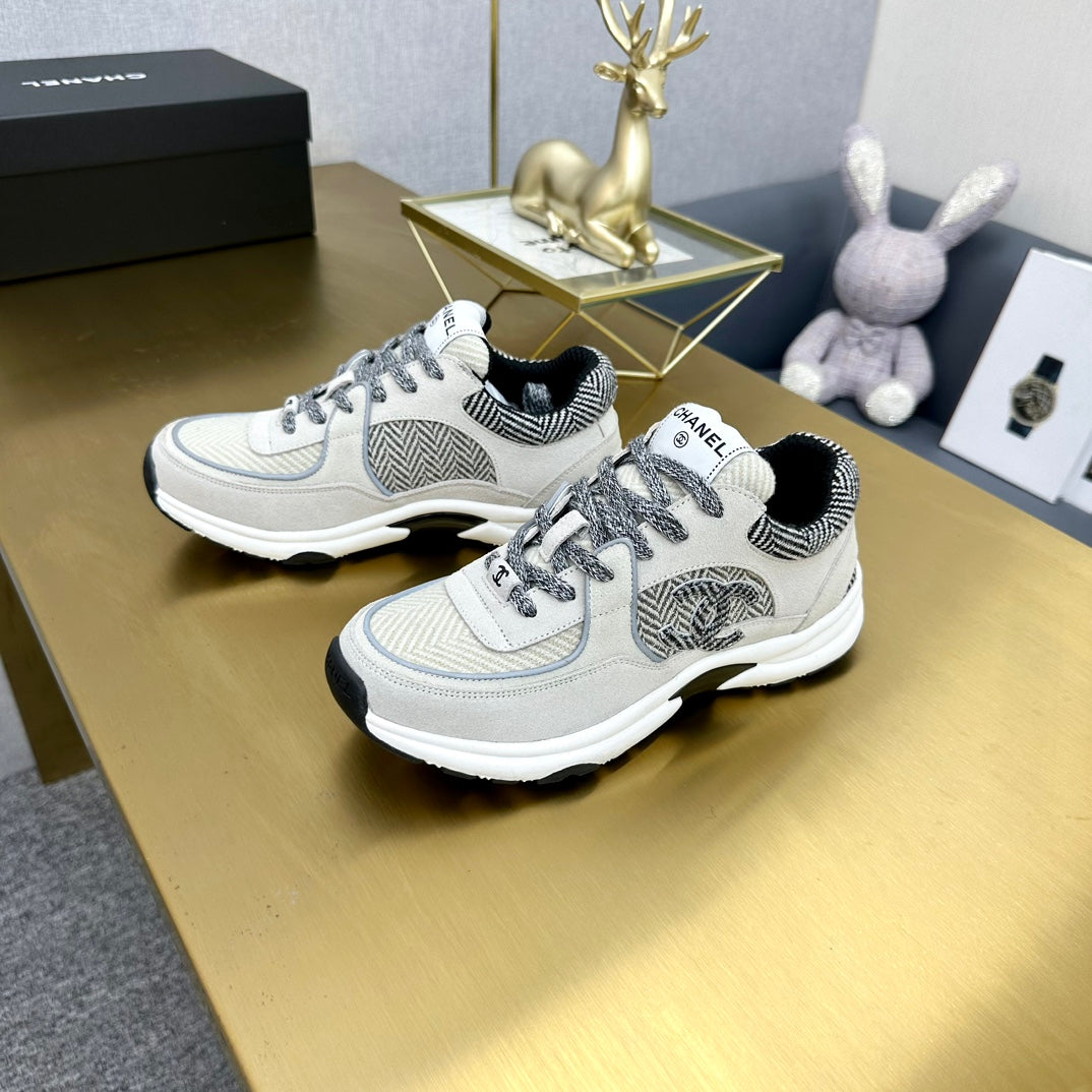 CC 2026 Casual Sneakers Ivory Black Suede 668049