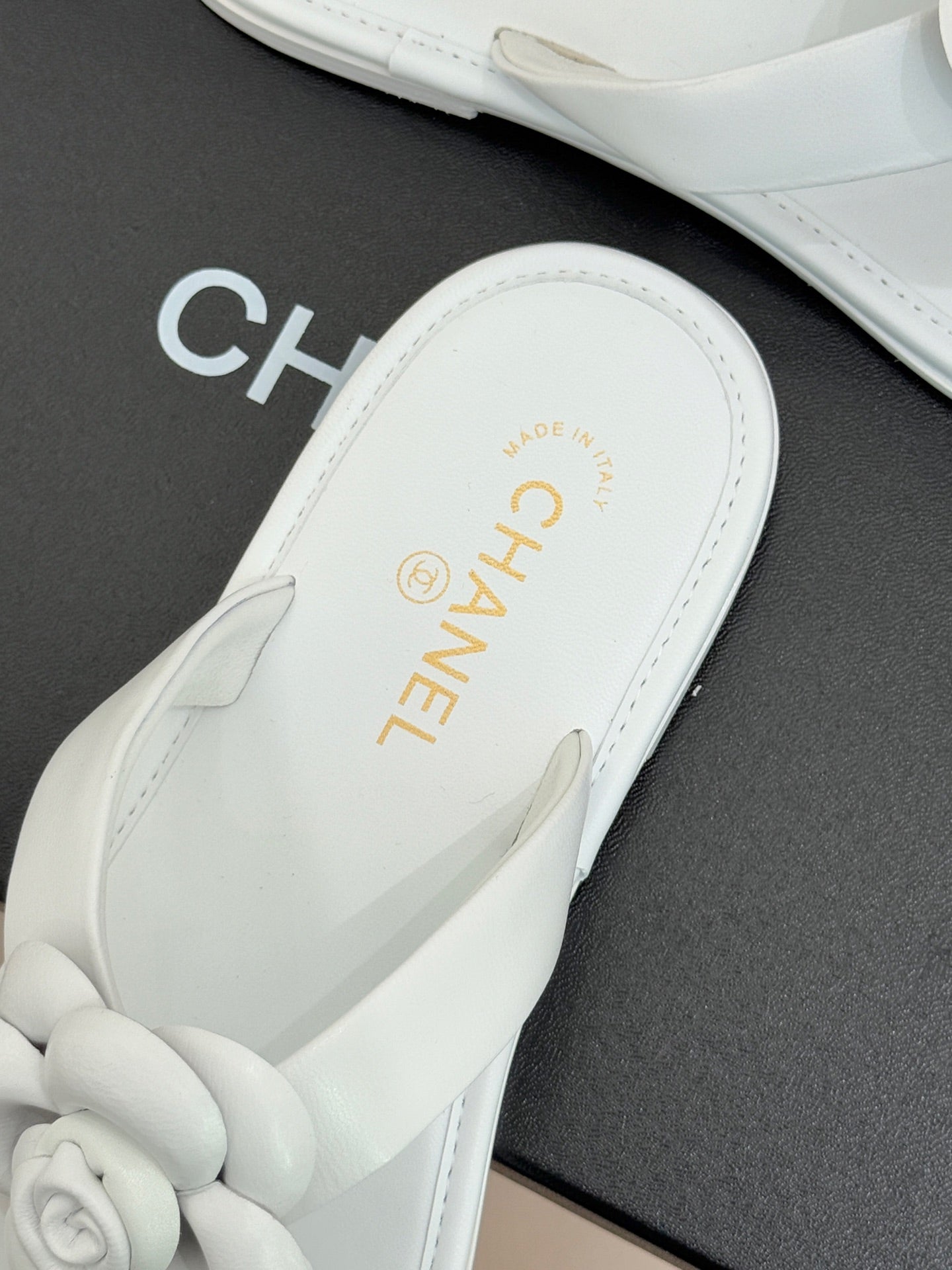 CC 26 Camellia Thong Sandal White Sheepskin 610002