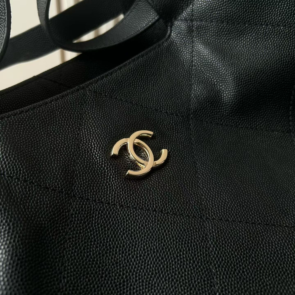 CC 26P Preppy Tote Bag 30cm Black Grained Calfskin