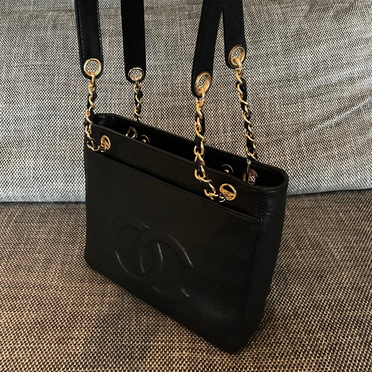 CC Vintage Turn-Lock Tote Bag 26cm Black Caviar Leather
