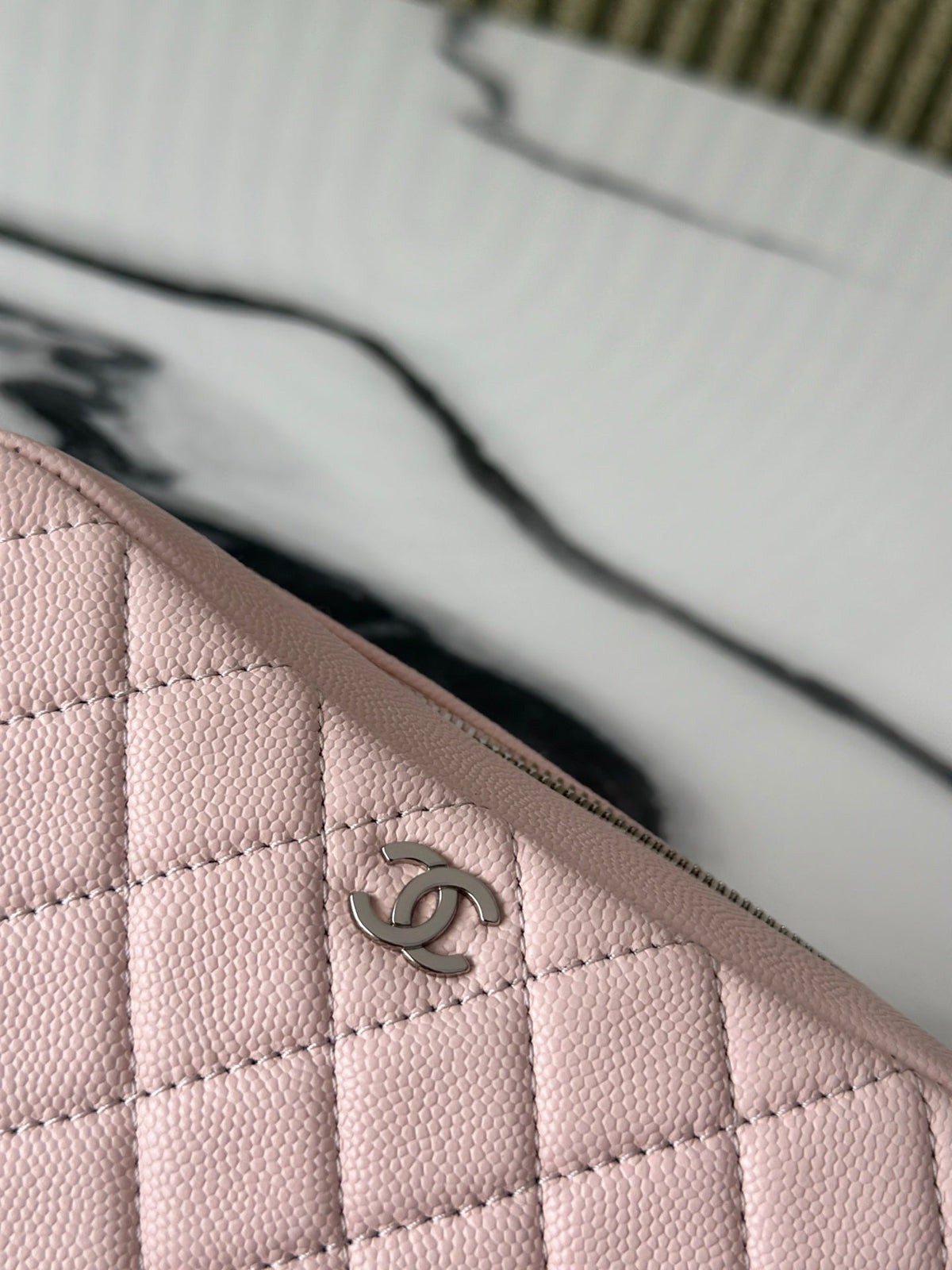 CC Classic Pouch CC Logo Diamond Quilted Pink Caviar Calfskin