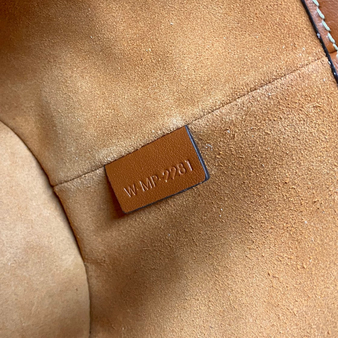 Celine 2026 Teen Bucket Bag 18cm Tan Smooth Calfskin