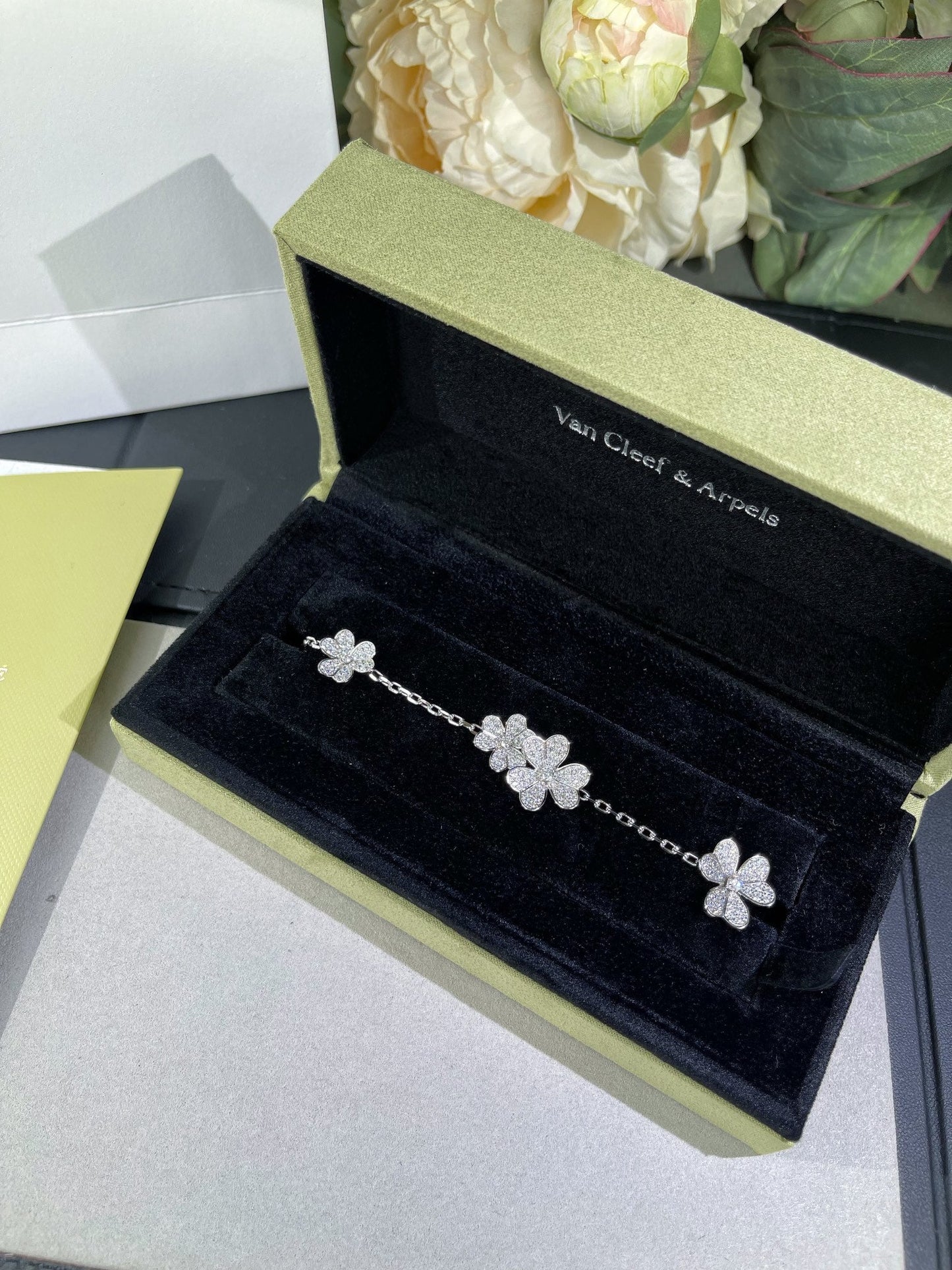 VCA Flower 5 Motifs Pink Mop Full Diamond Bracelet