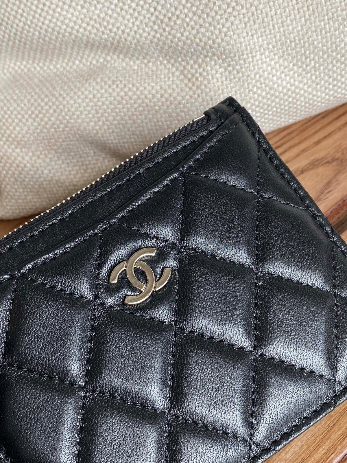 CC A84105 Coin Case Black Sliver Metal Lamskin 240725