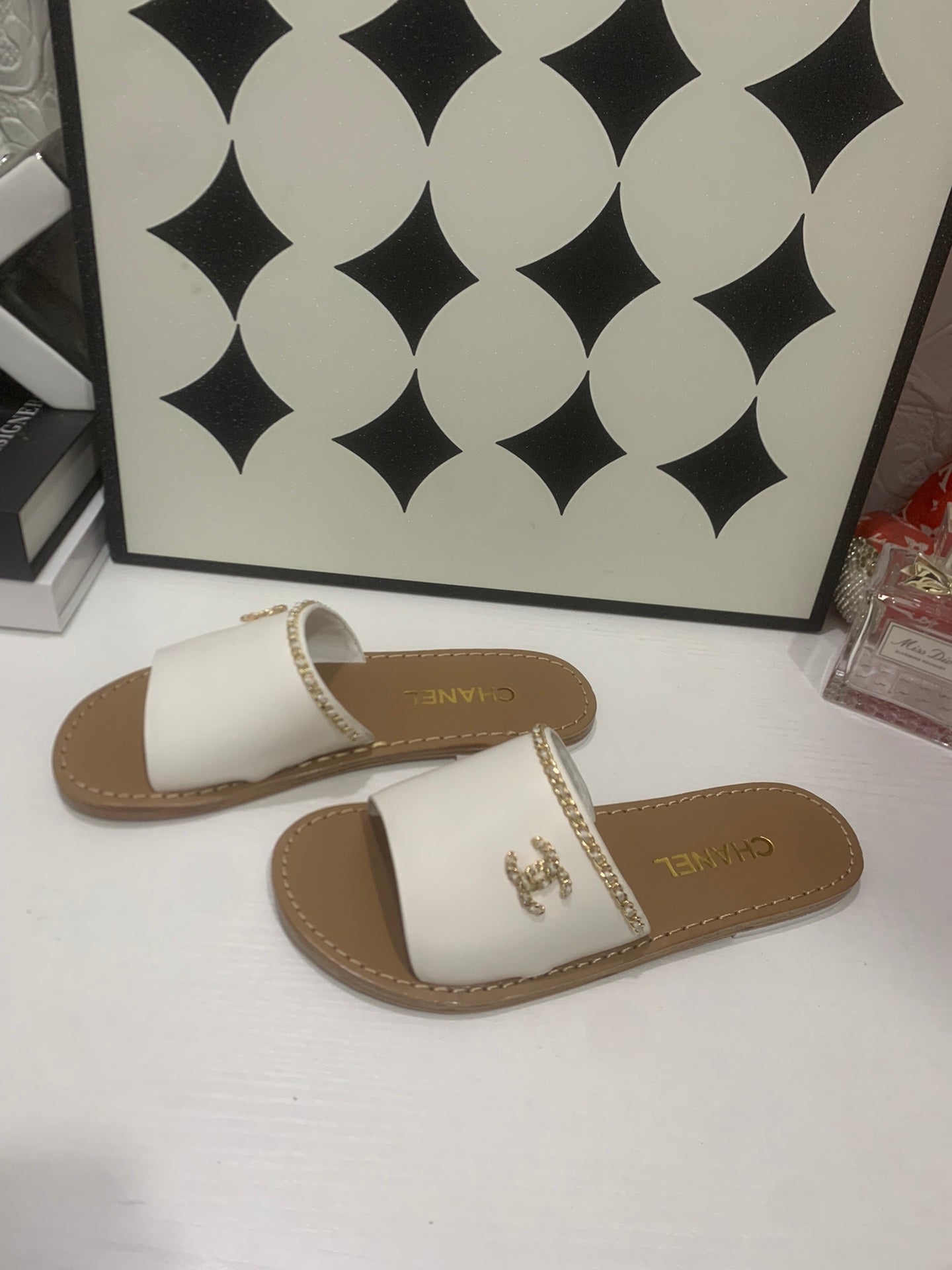 CC 2026 Slippers White Brown Cowhide 668088