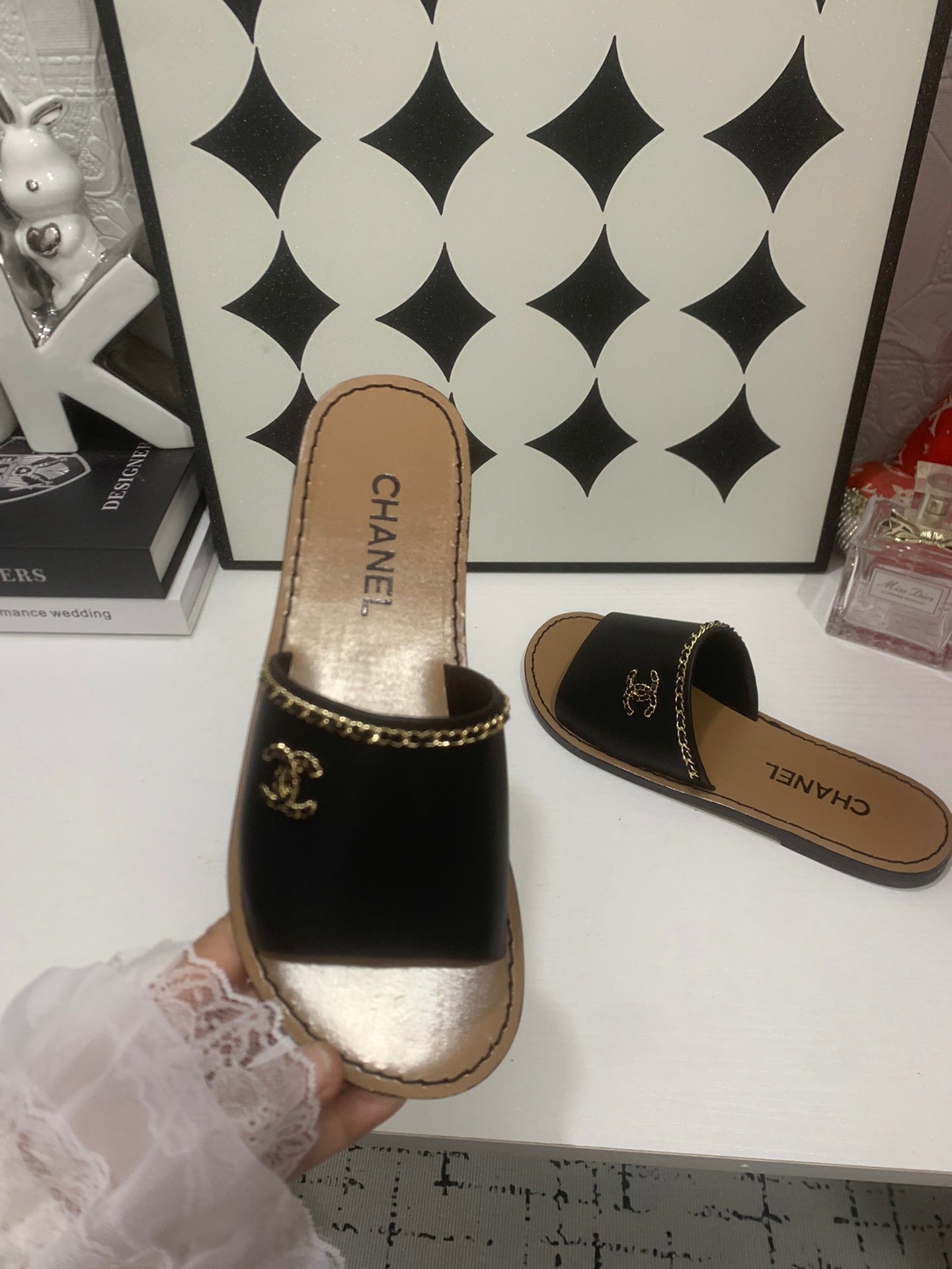 CC 2026 Slippers Black Brown Cowhide 668089