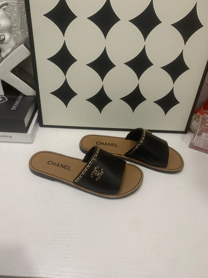 CC 2026 Slippers Black Brown Cowhide 668089