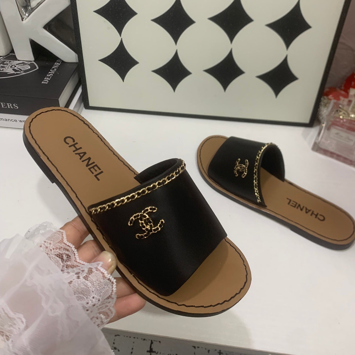 CC 2026 Slippers Black Brown Cowhide 668089