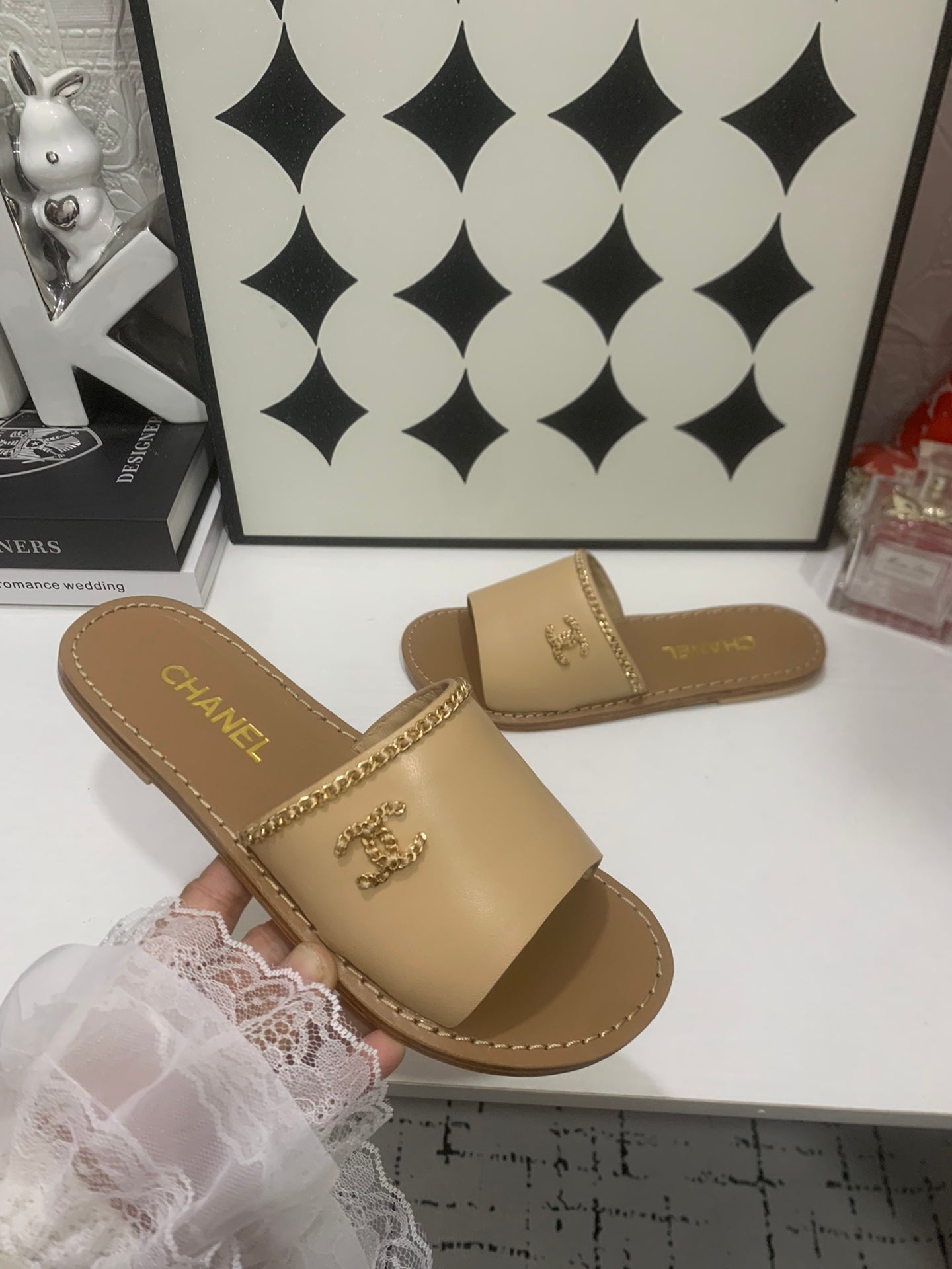 CC 2026 Slippers Beige Brown Cowhide 668091