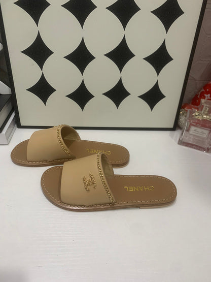 CC 2026 Slippers Beige Brown Cowhide 668091