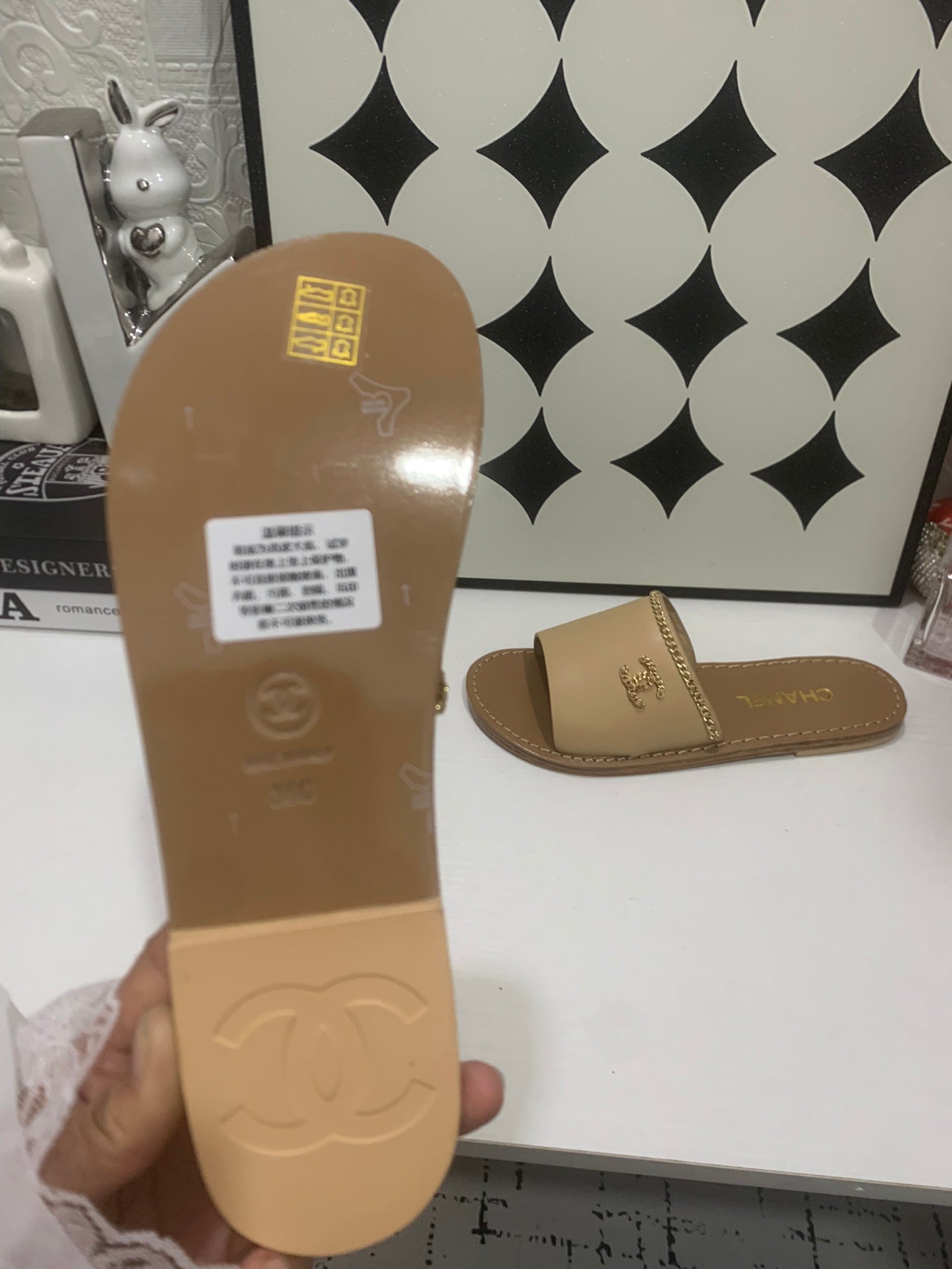 CC 2026 Slippers Beige Brown Cowhide 668091