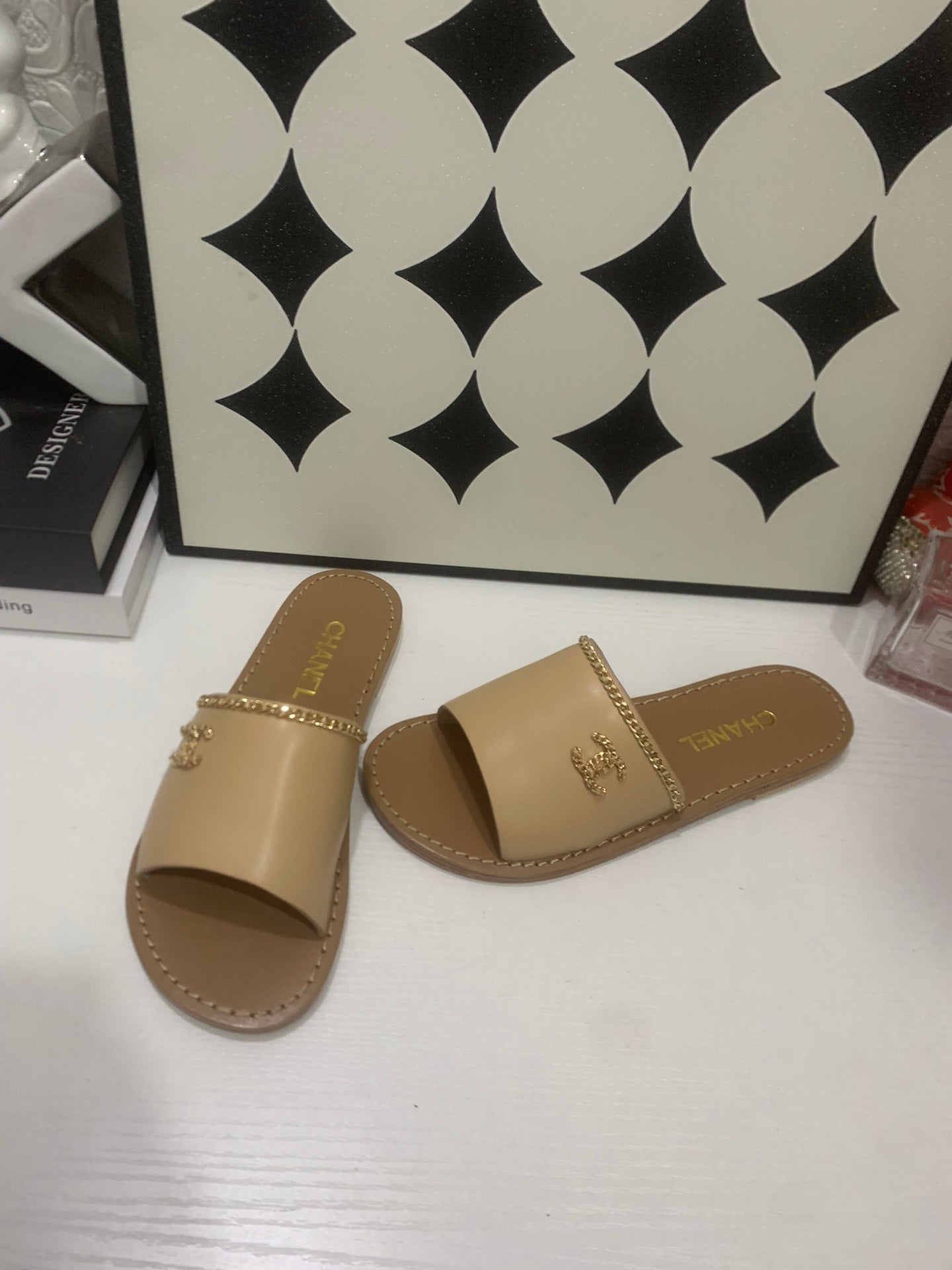 CC 2026 Slippers Beige Brown Cowhide 668091