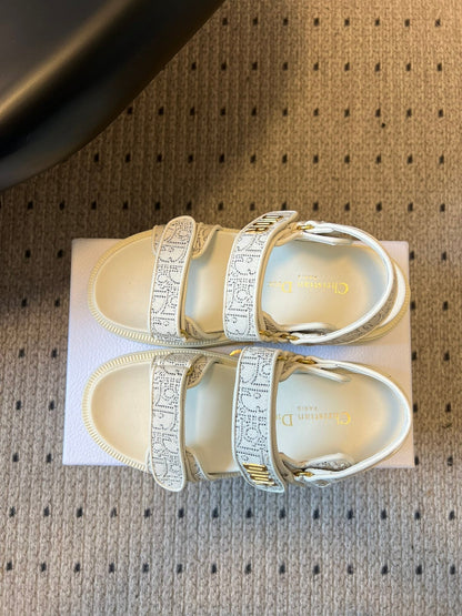 CD 26 Platform Sandals White Sheepskin Embroidered Fabric 621796