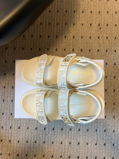CD 26 Platform Sandals White Beige Sheepskin Embroidered Fabric 621797