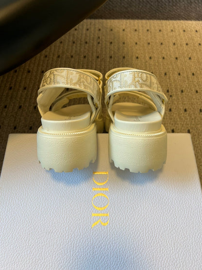 CD 26 Platform Sandals White Beige Sheepskin Embroidered Fabric 621797
