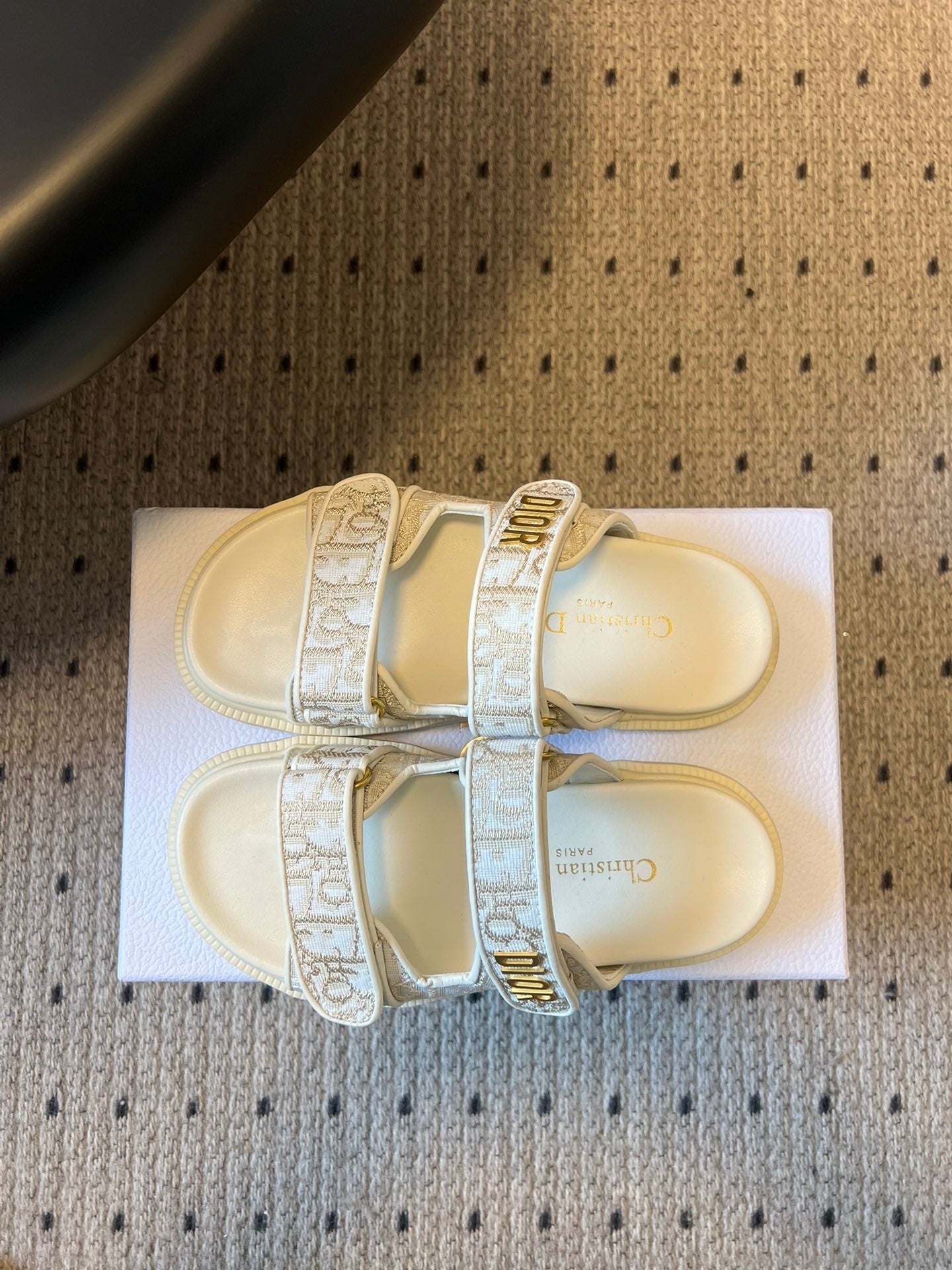 CD 26 Flat Slippers White Beige Sheepskin Embroidered Fabric 621801