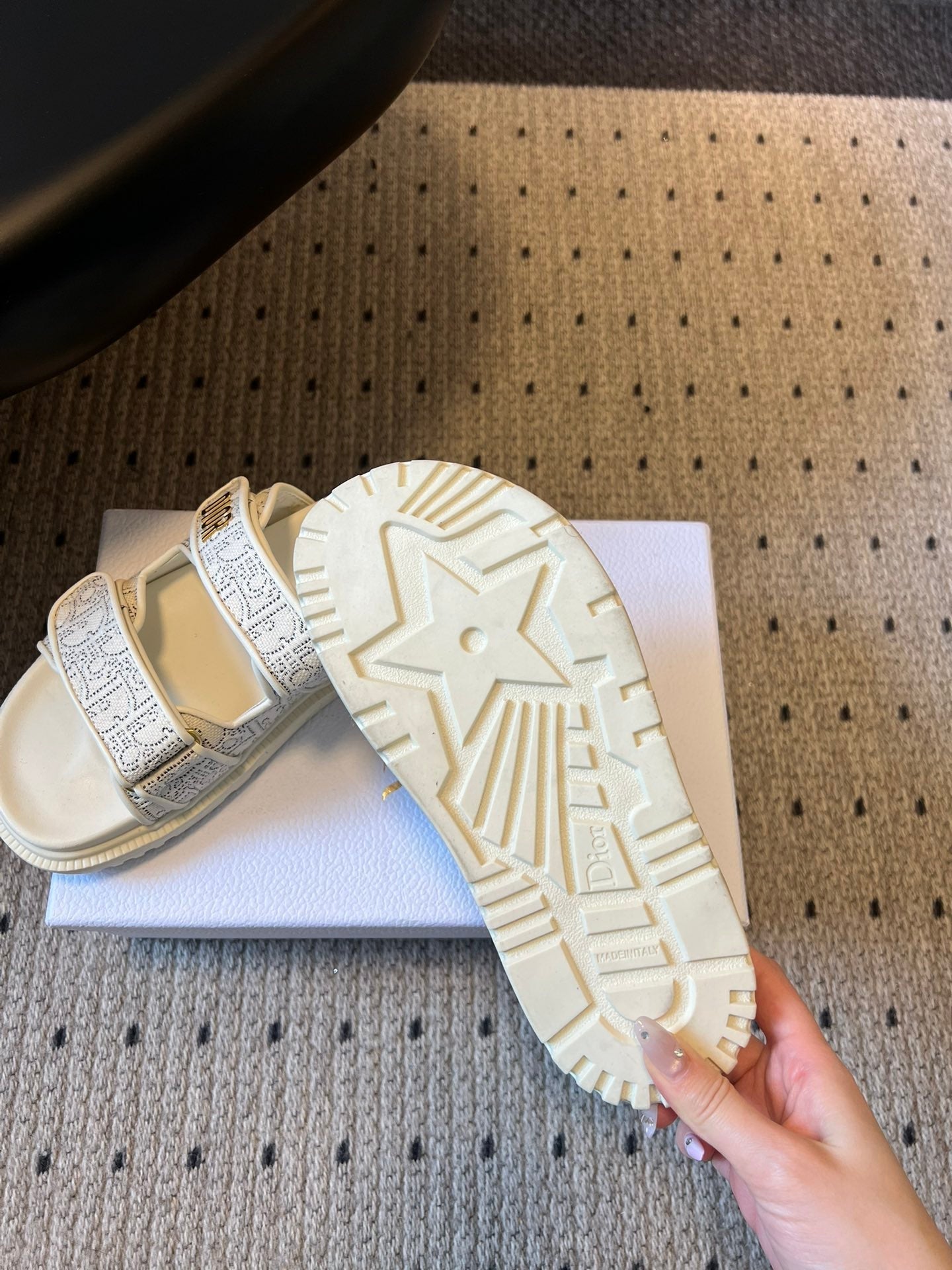 CD 26 Flat Slippers White Beige Sheepskin Embroidered Fabric 621803
