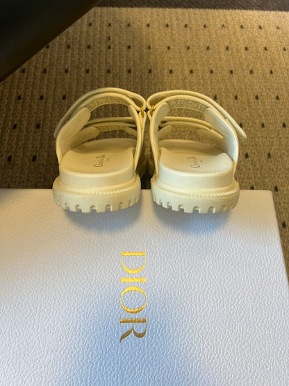 CD 26 Flat Slippers White Beige Sheepskin Embroidered Fabric 621803