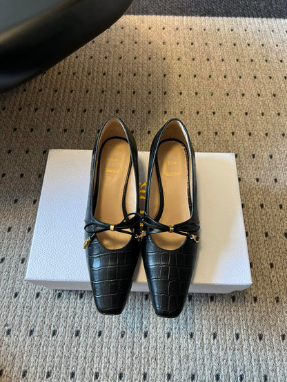 CD 26s Low Heel Pump 30 Black Cowhide 651157