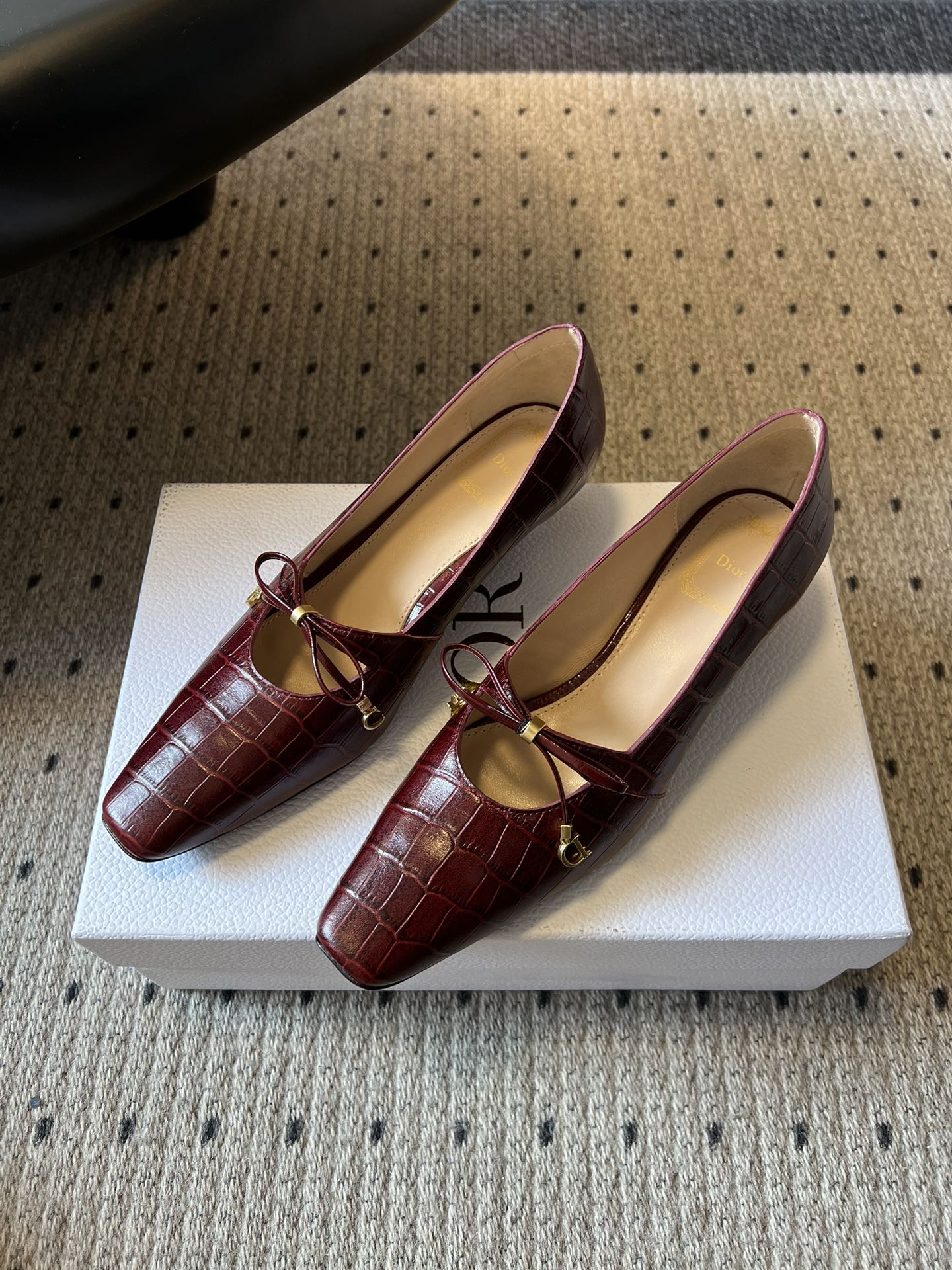 CD 26s Low Heel Pump 30 Dark Red Cowhide 651158