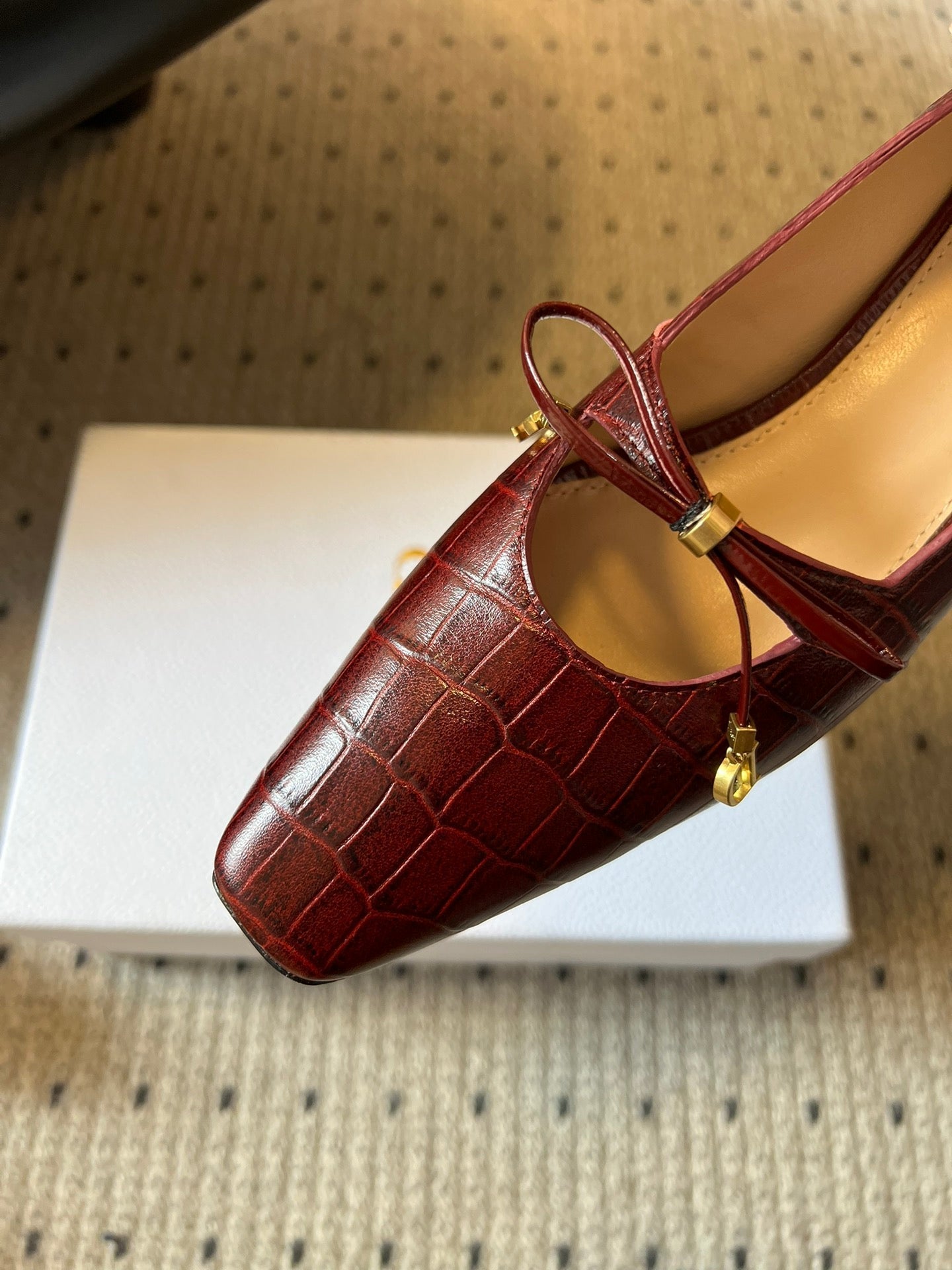 CD 26s Low Heel Pump 30 Dark Red Cowhide 651158
