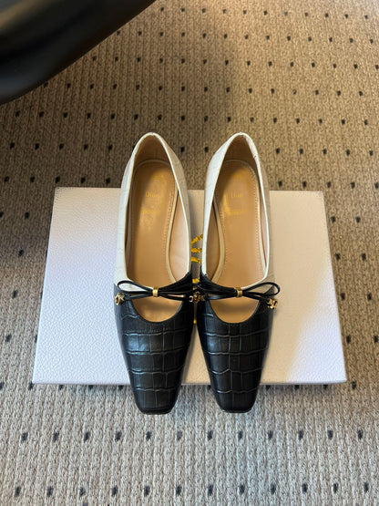 CD 26s Low Heel Pump 30 Black White Cowhide 651159