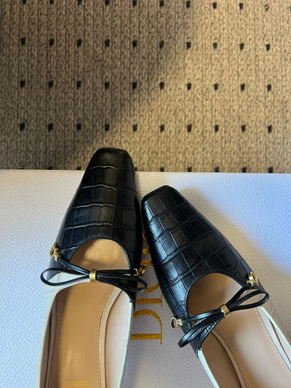 CD 26s Low Heel Pump 30 Black White Cowhide 651159