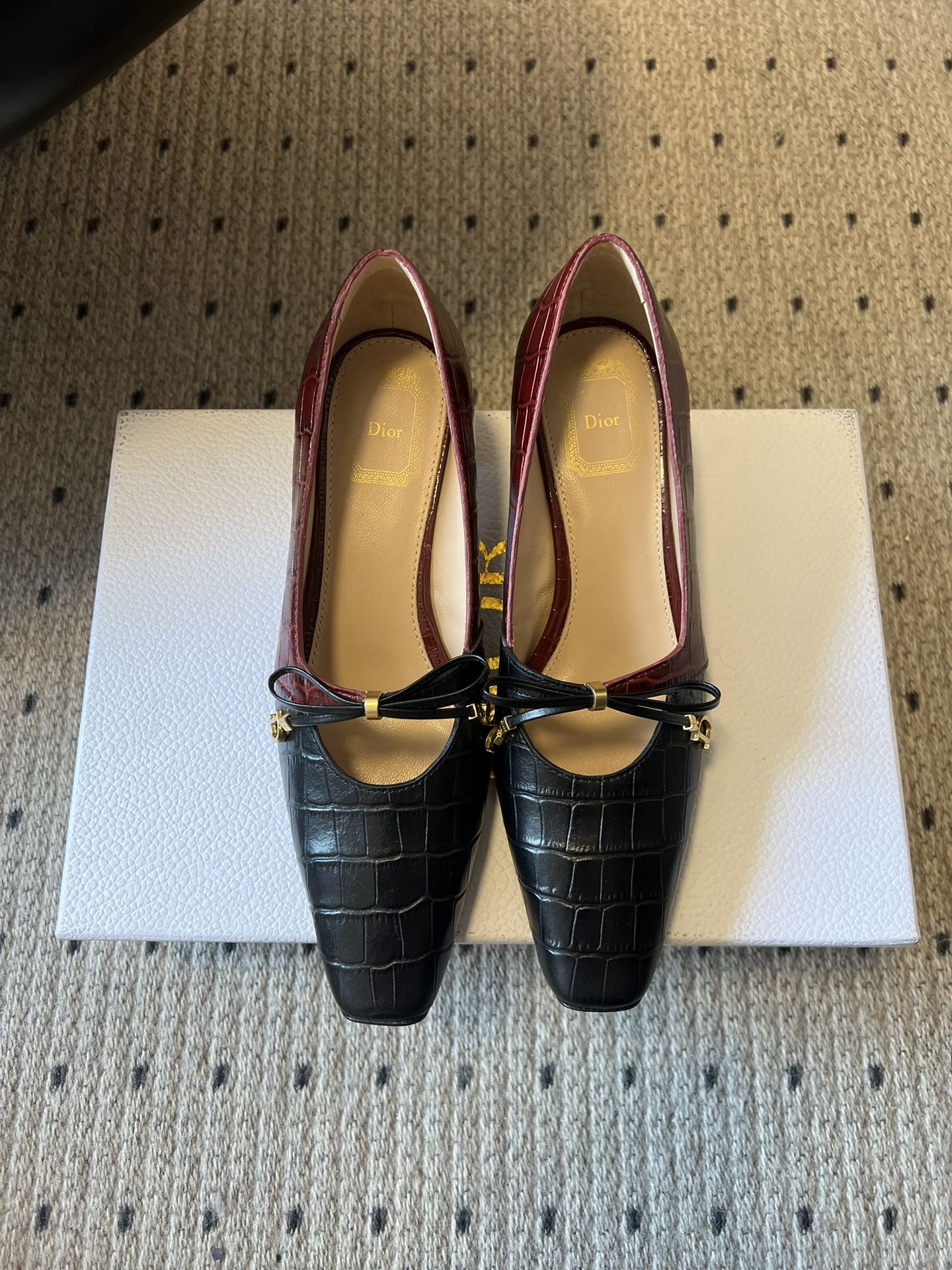 CD 26s Low Heel Pump 30 Black Burgundy Cowhide 651160