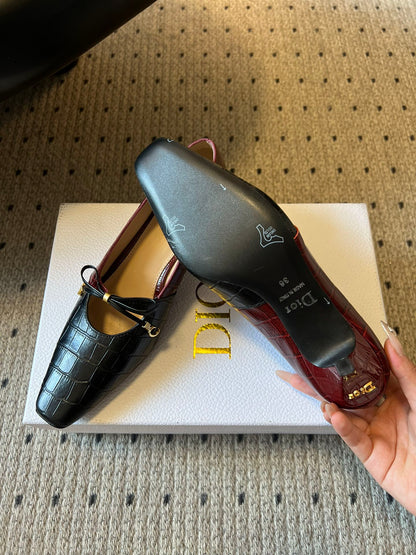 CD 26s Low Heel Pump 30 Black Burgundy Cowhide 651160